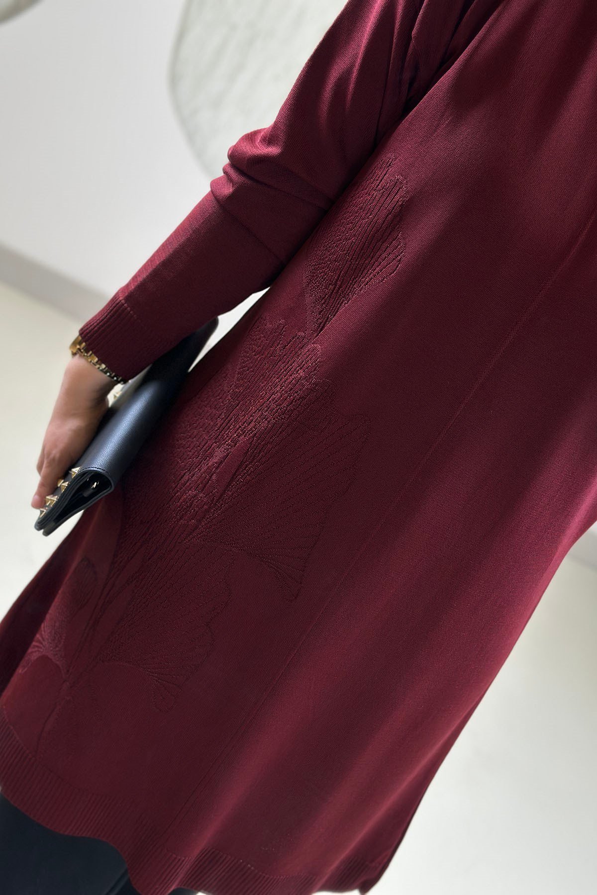 Tesettür Tunik ModelleriMerserize Triko Önü Kendinen Desenli Kadın Tunik Bordo KADO 2726073