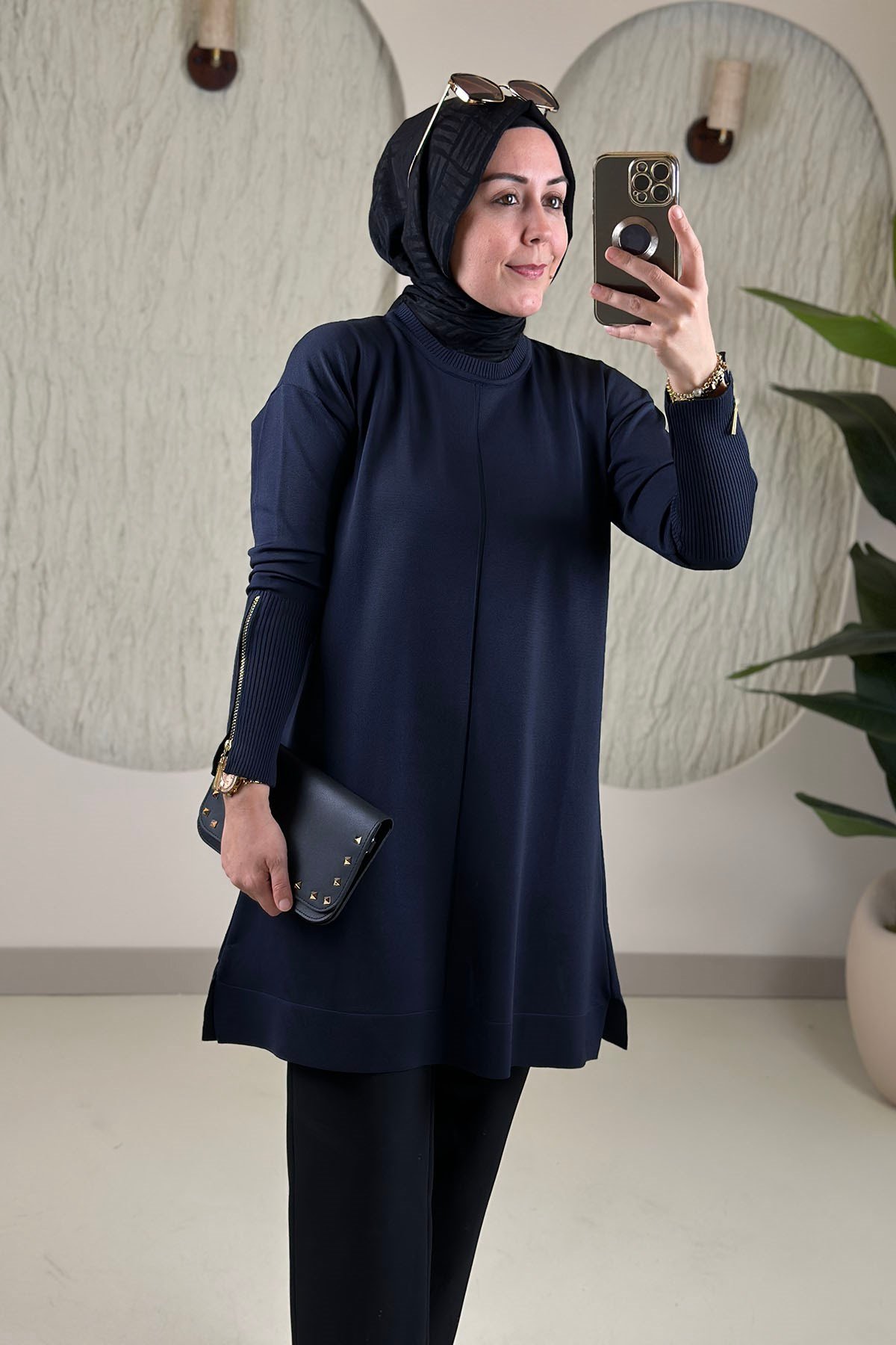 Tesettür Tunik ModelleriMerserize Triko Kol Fermuar Detaylı Kadın Tunik Lacivert KADO 27260027