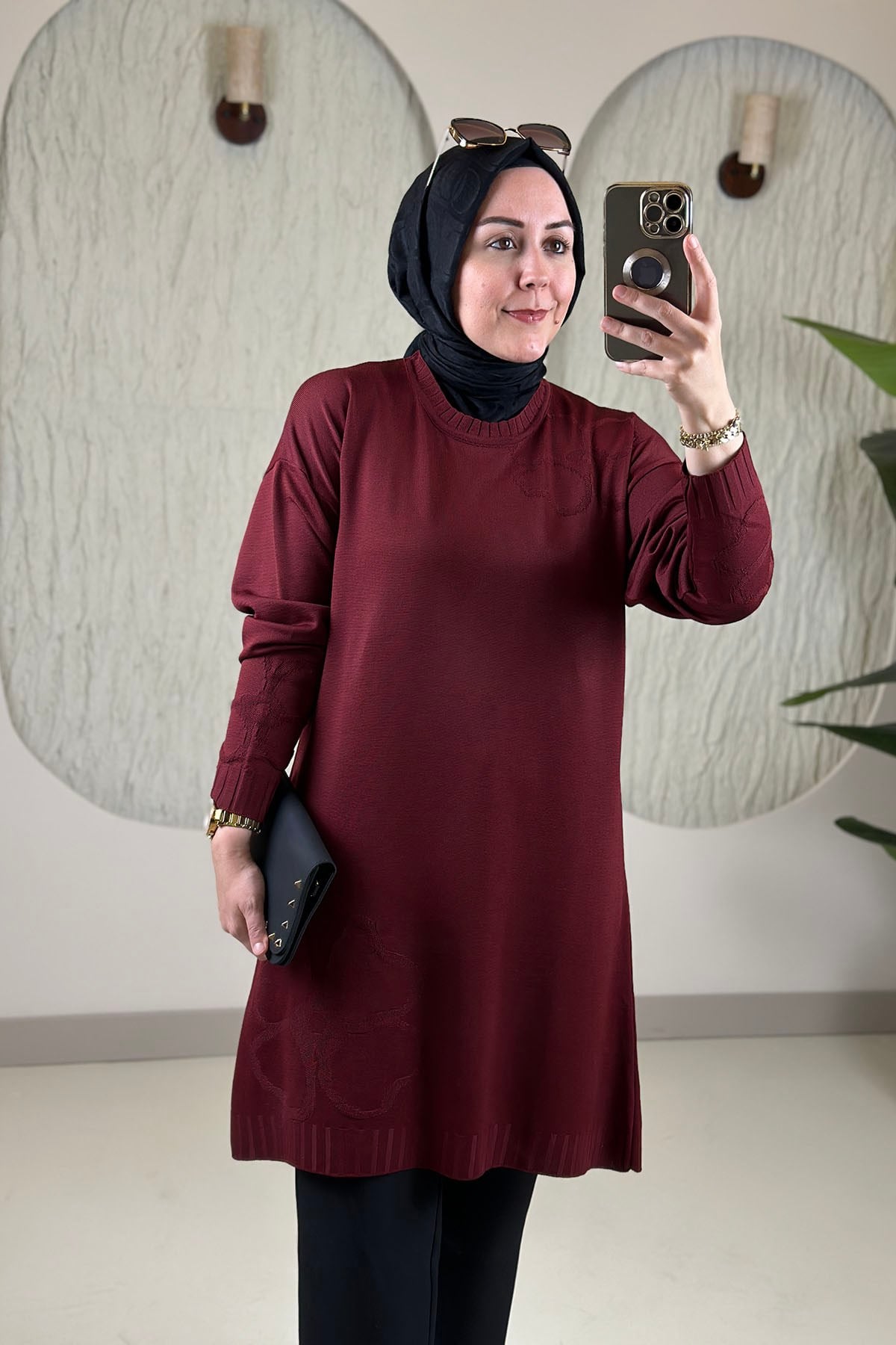 Tesettür Tunik ModelleriMerserize Triko Düşük Omuz Kendinden Desenli Kadın Tunik Bordo KADO 2726074