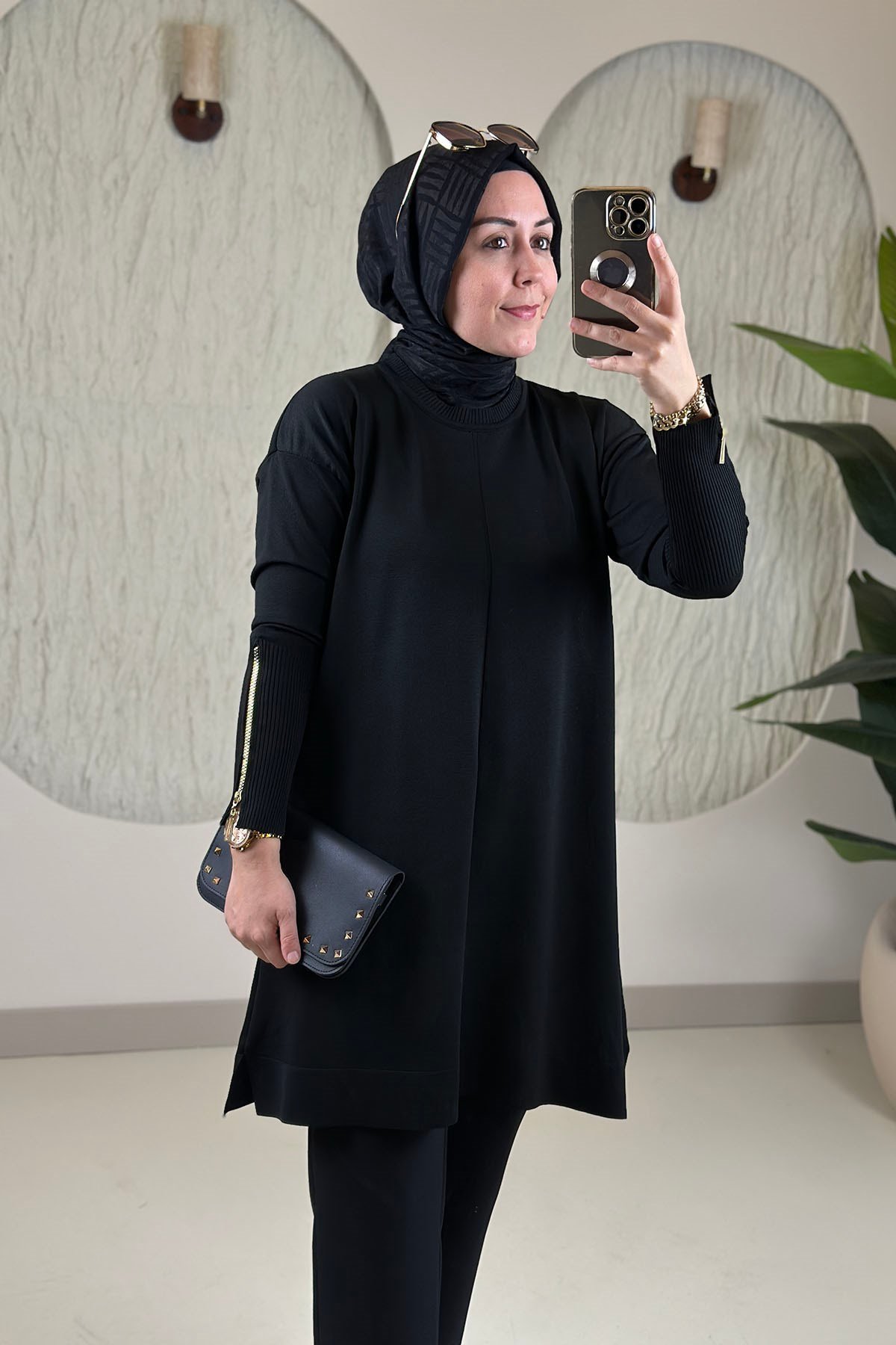 Tesettür Tunik ModelleriMerserize Triko Kol Fermuar Detaylı Kadın Tunik Siyah KADO 27260027