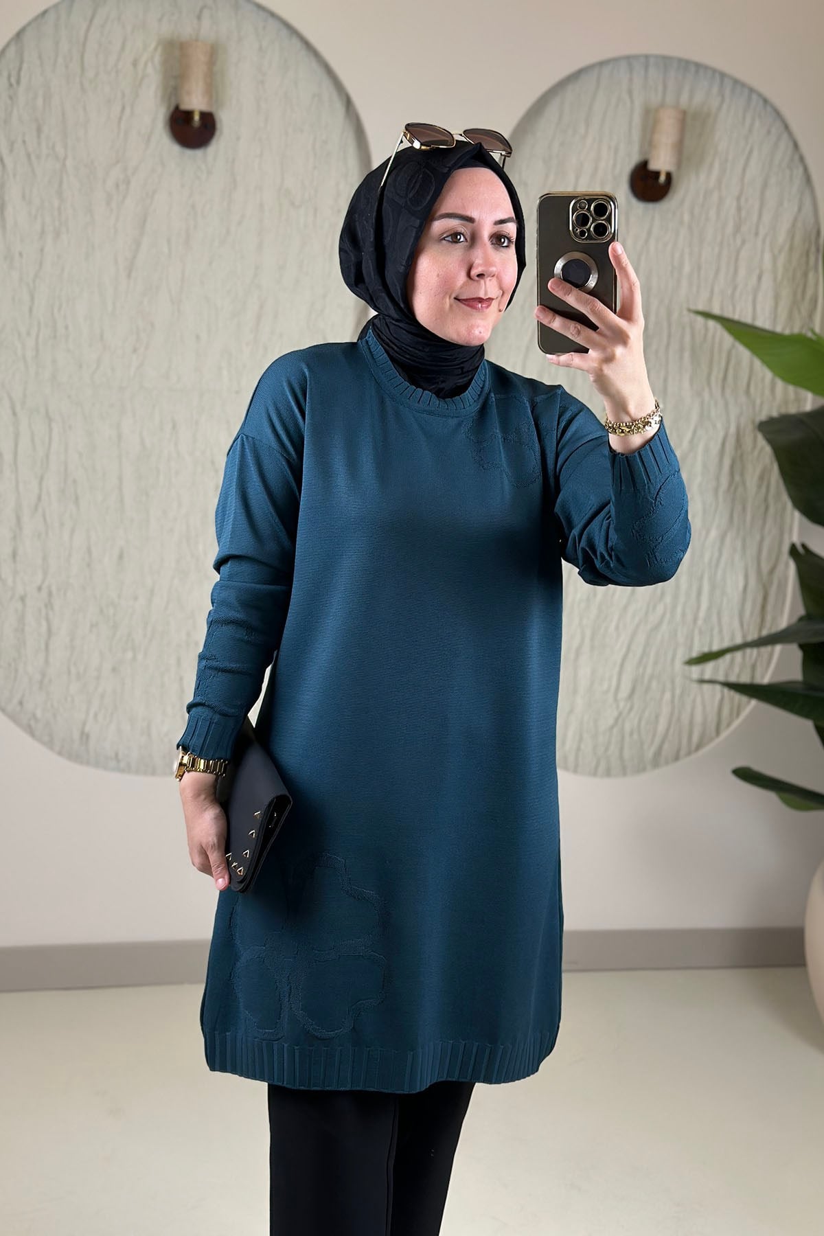 Tesettür Tunik ModelleriMerserize Triko Düşük Omuz Kendinden Desenli Kadın Tunik Petrol Yeşili KADO 2726074