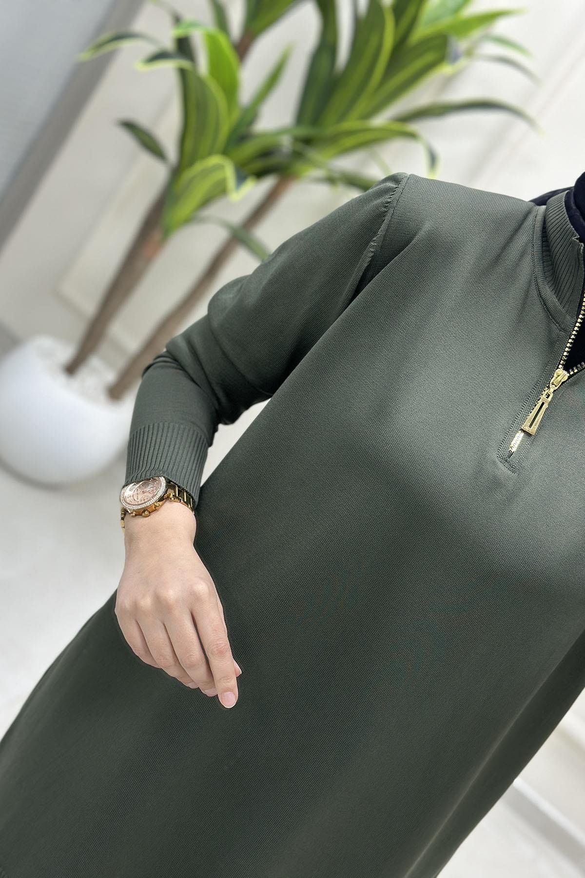 Tesettür Tunik ModelleriMerserize Yaka Yarım Fermuarlı Kadın Triko Tunik Haki KADO 2725015