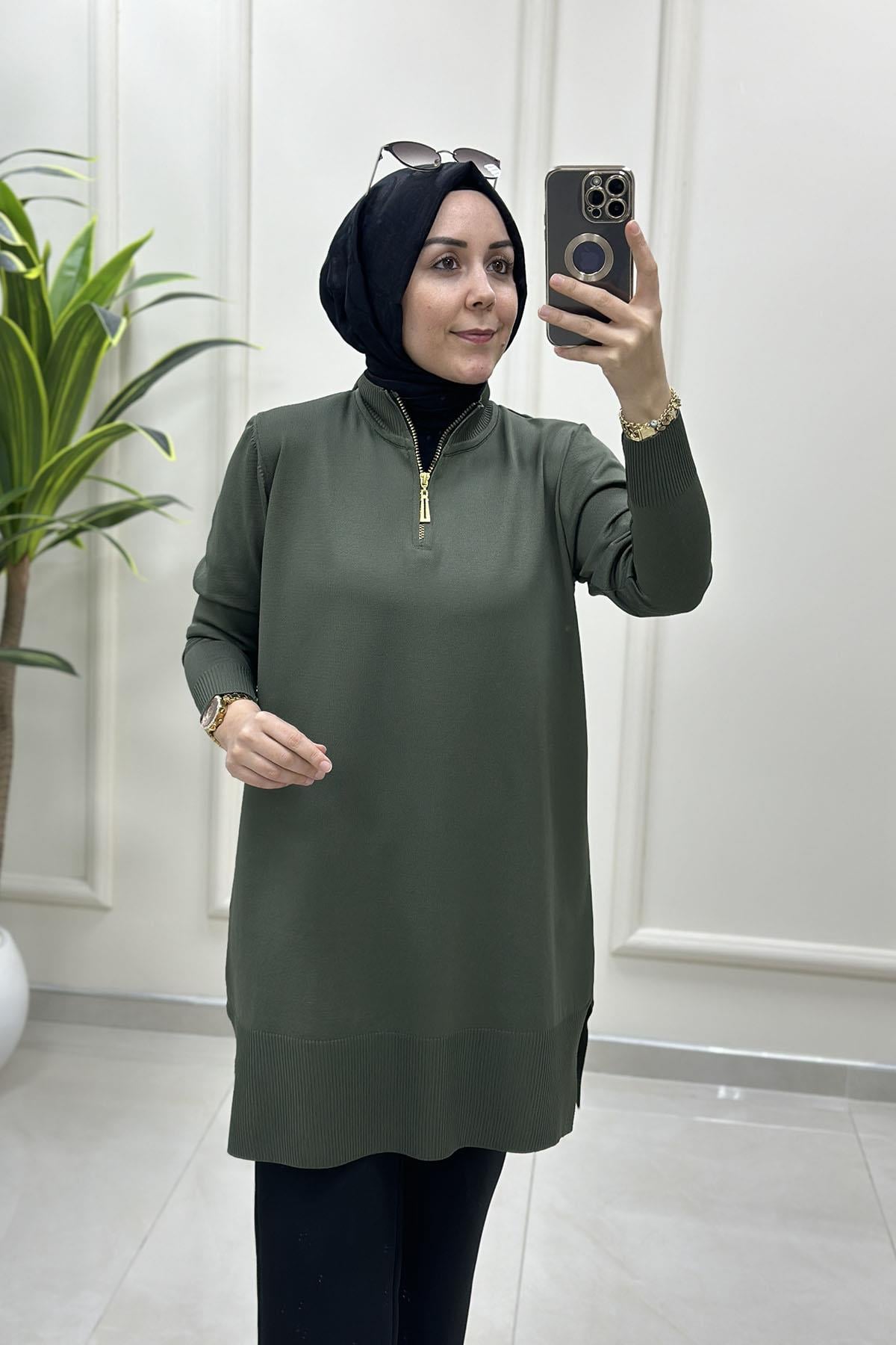 Tesettür Tunik ModelleriMerserize Yaka Yarım Fermuarlı Kadın Triko Tunik Haki KADO 2725015