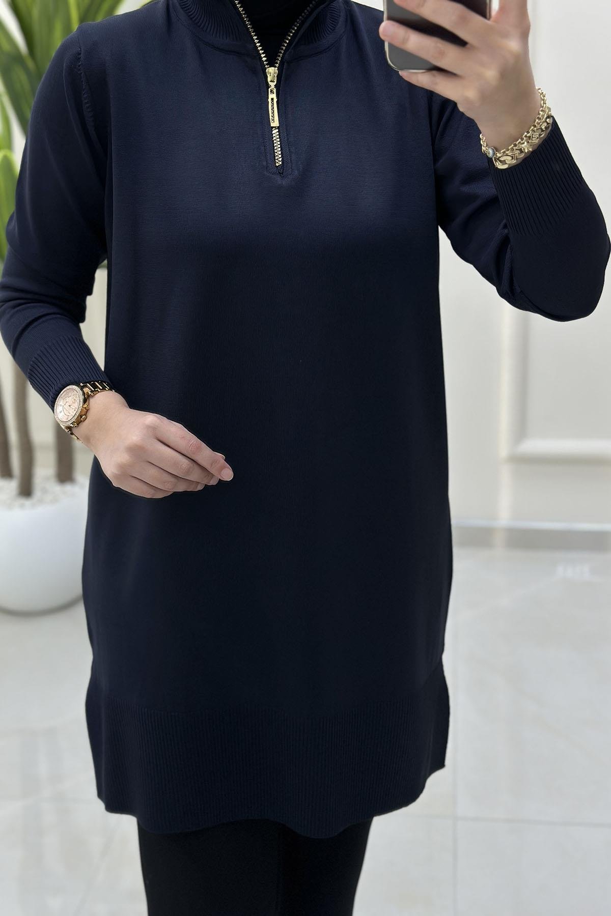 Tesettür Tunik ModelleriMerserize Yaka Yarım Fermuarlı Kadın Triko Tunik Lacivert KADO 2725015
