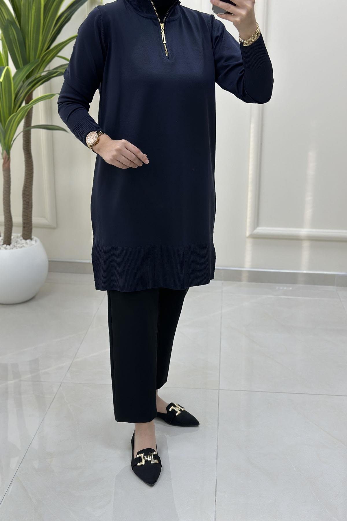 Tesettür Tunik ModelleriMerserize Yaka Yarım Fermuarlı Kadın Triko Tunik Lacivert KADO 2725015