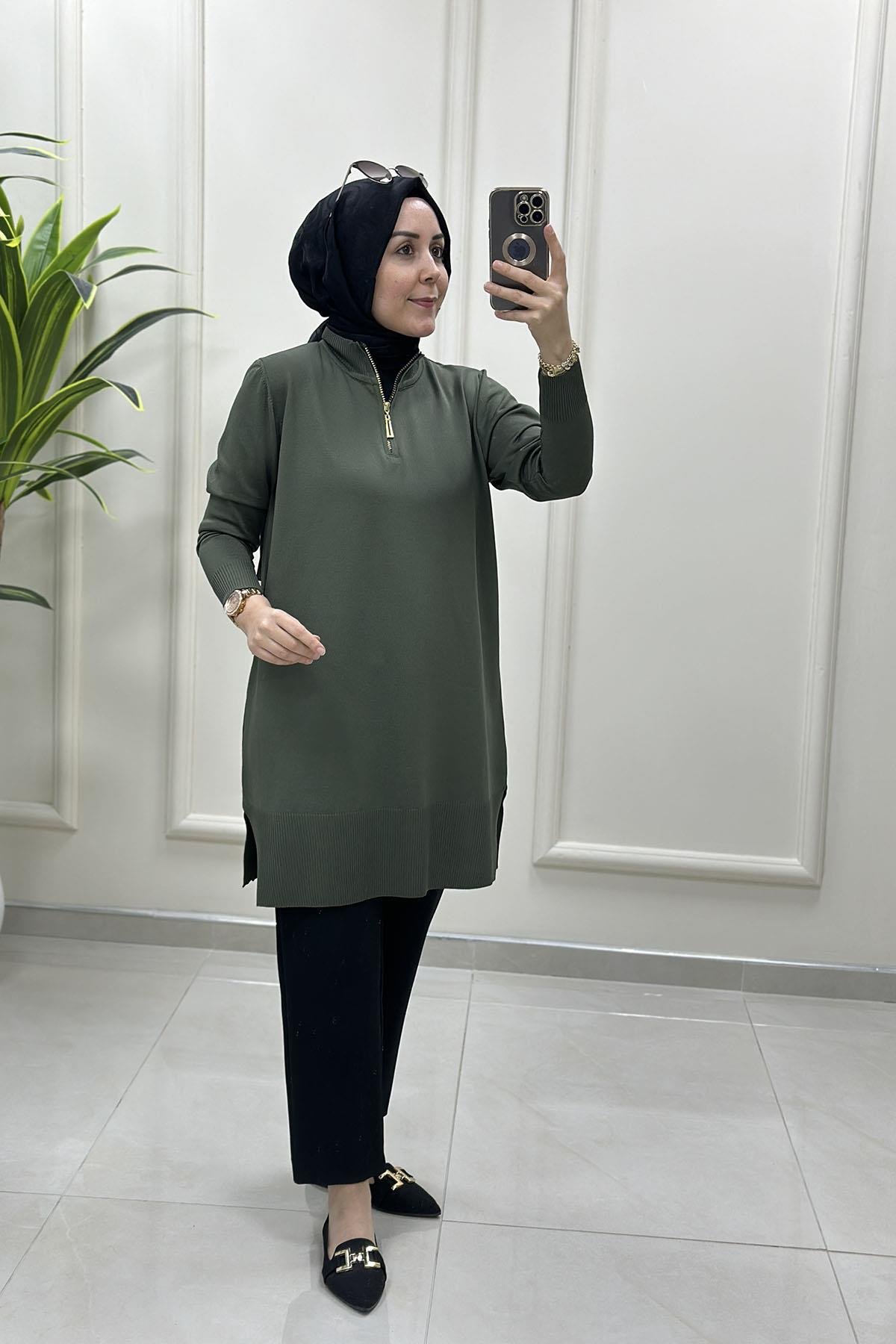 Tesettür Tunik ModelleriMerserize Yaka Yarım Fermuarlı Kadın Triko Tunik Haki KADO 2725015