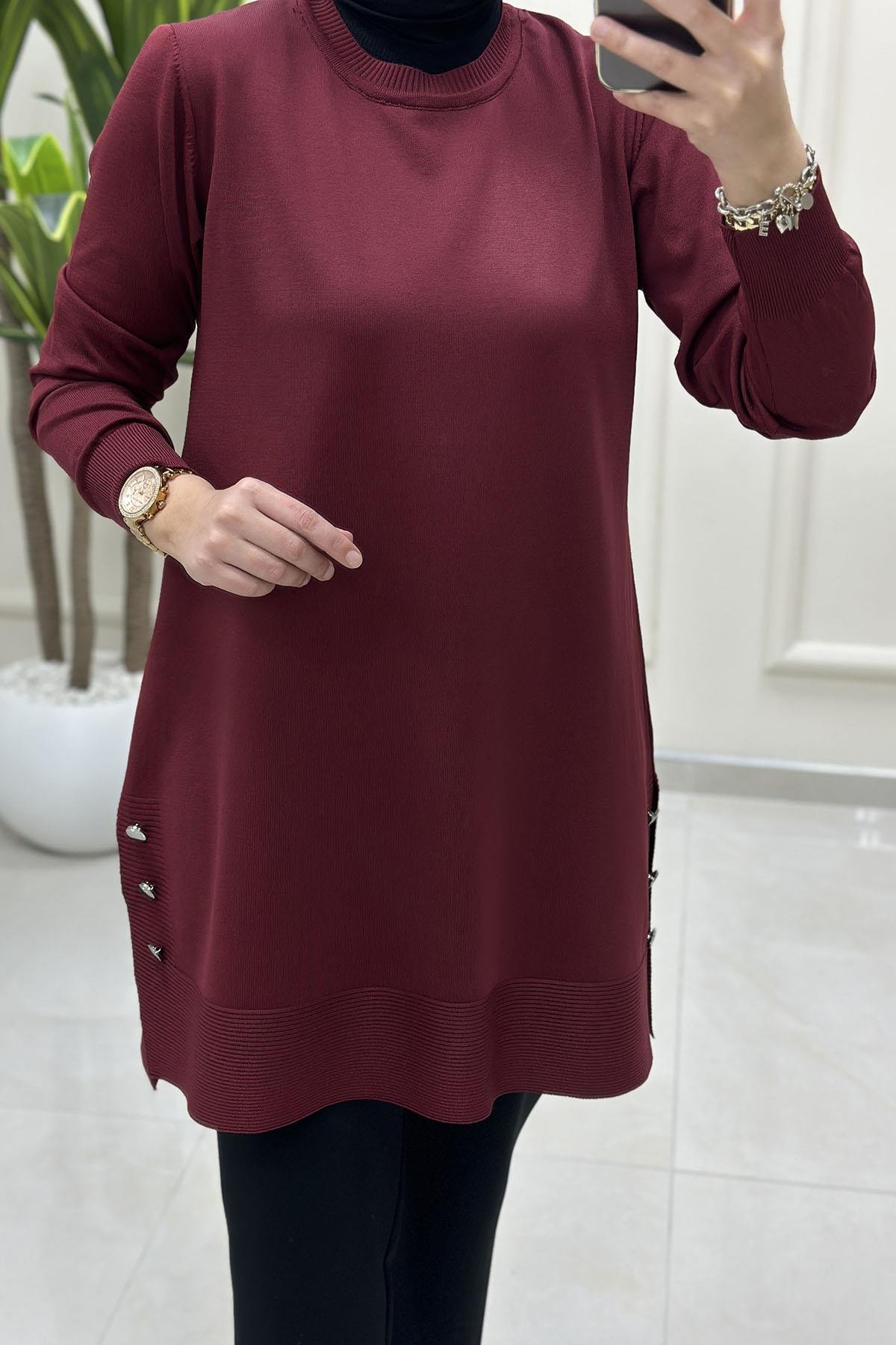 Tesettür Tunik ModelleriMerserize Yanları Düğme Detaylı Kadın Triko Tunik Bordo KADO 2725007