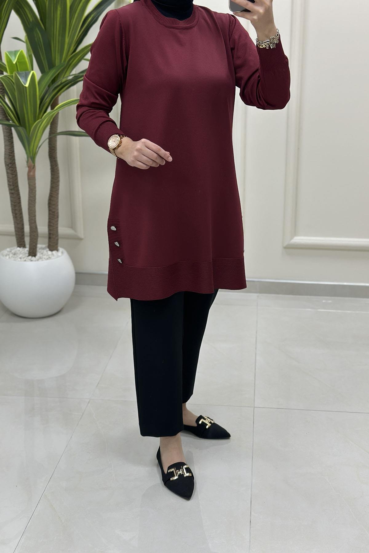 Tesettür Tunik ModelleriMerserize Yanları Düğme Detaylı Kadın Triko Tunik Bordo KADO 2725007