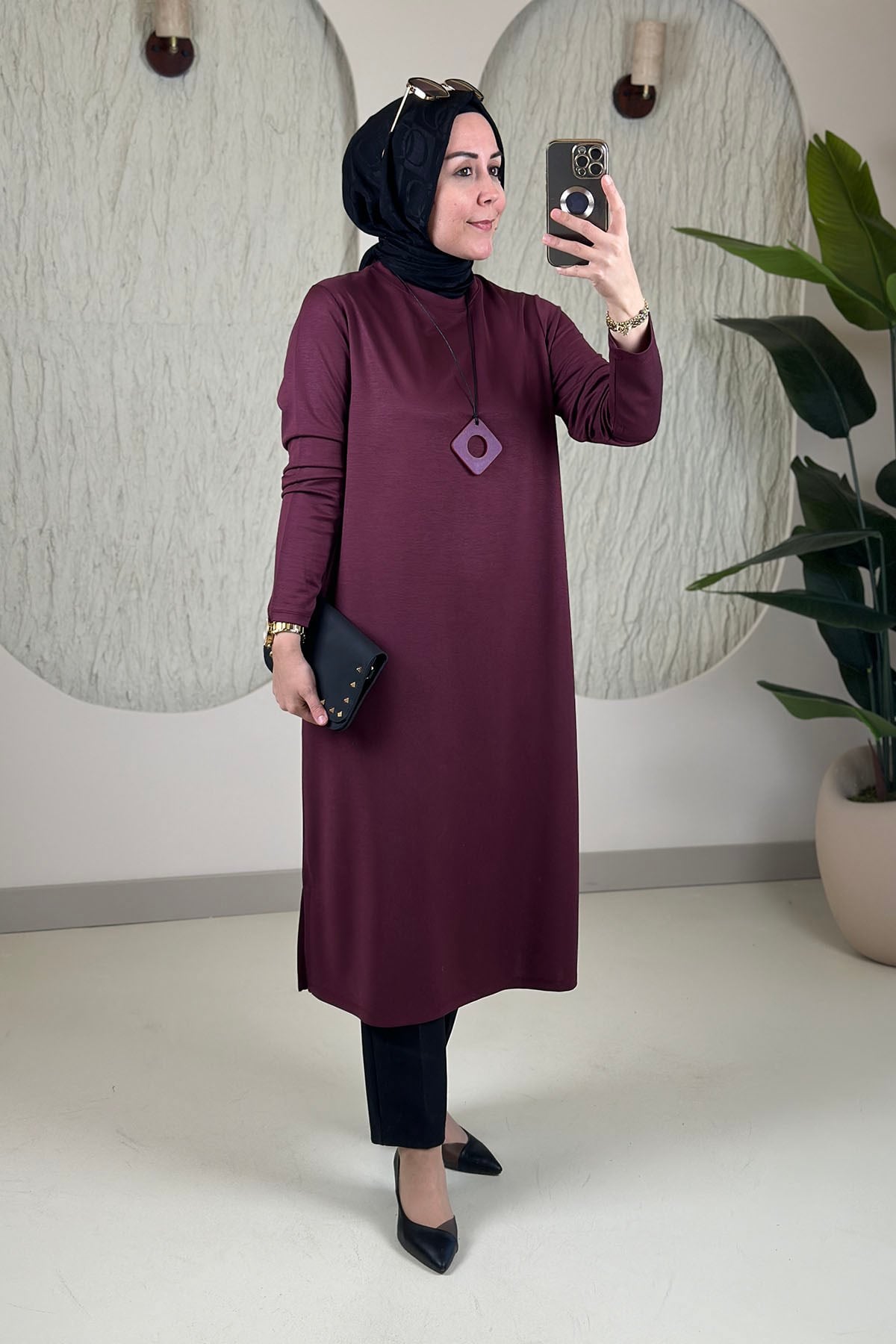 Tesettür Tunik ModelleriModal Penye Kolyeli Uzun Kadın Tunik Bordo KADO 268618
