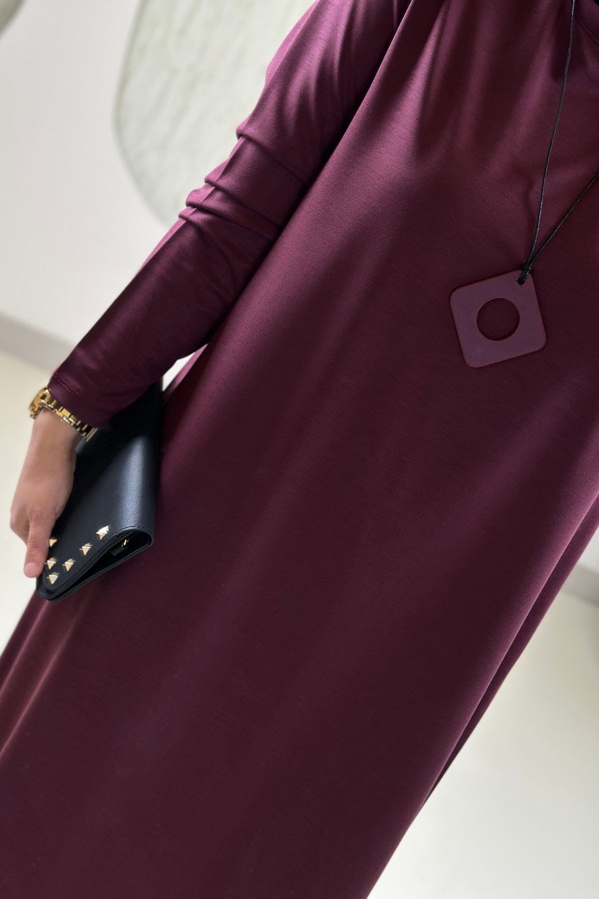 Tesettür Tunik ModelleriModal Penye Kolyeli Uzun Kadın Tunik Bordo KADO 268618