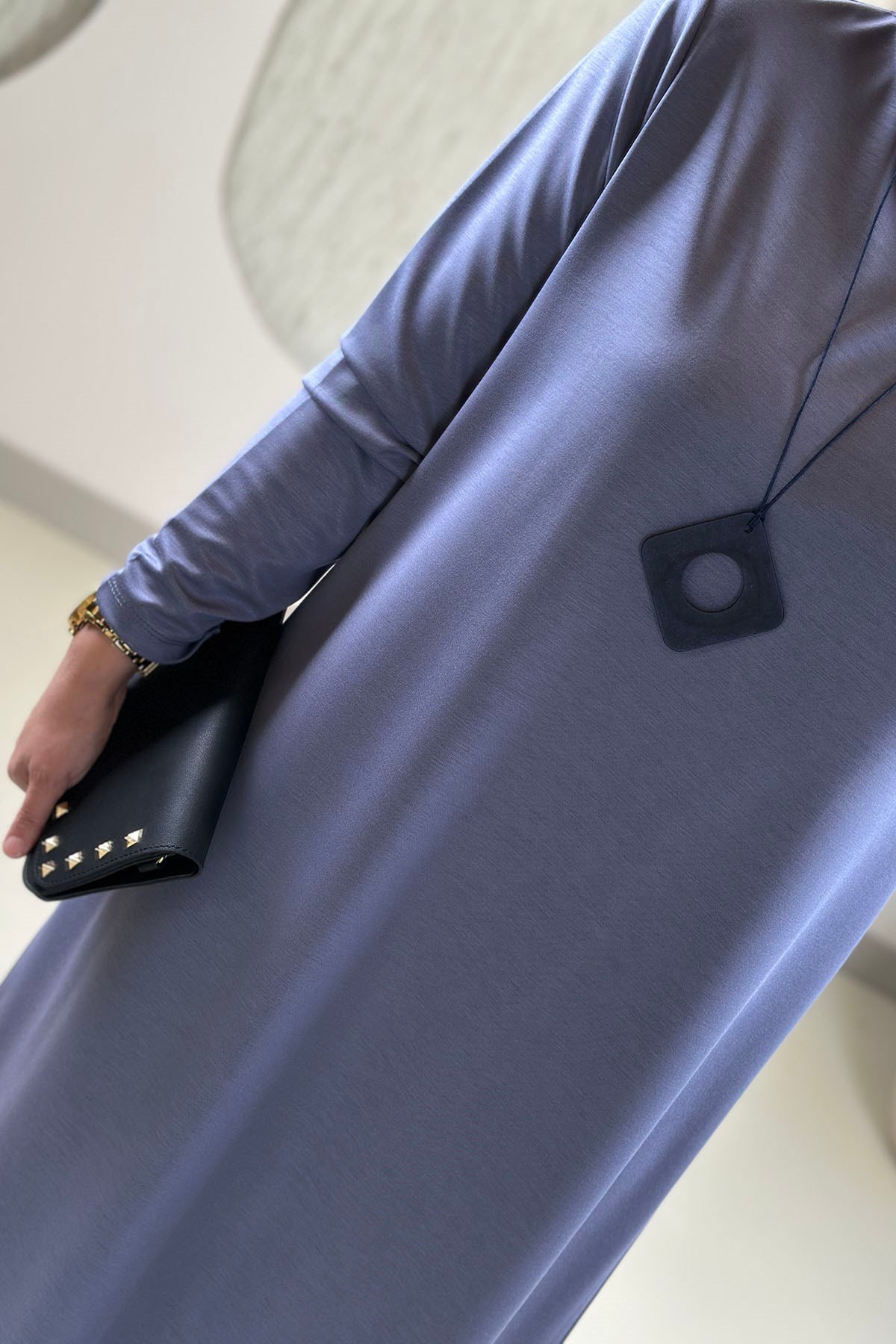 Tesettür Tunik ModelleriModal Penye Kolyeli Uzun Kadın Tunik Mavi KADO 268618