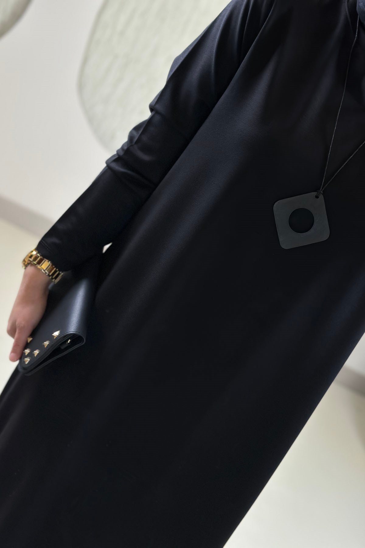 Tesettür Tunik ModelleriModal Penye Kolyeli Uzun Kadın Tunik Siyah KADO 268618