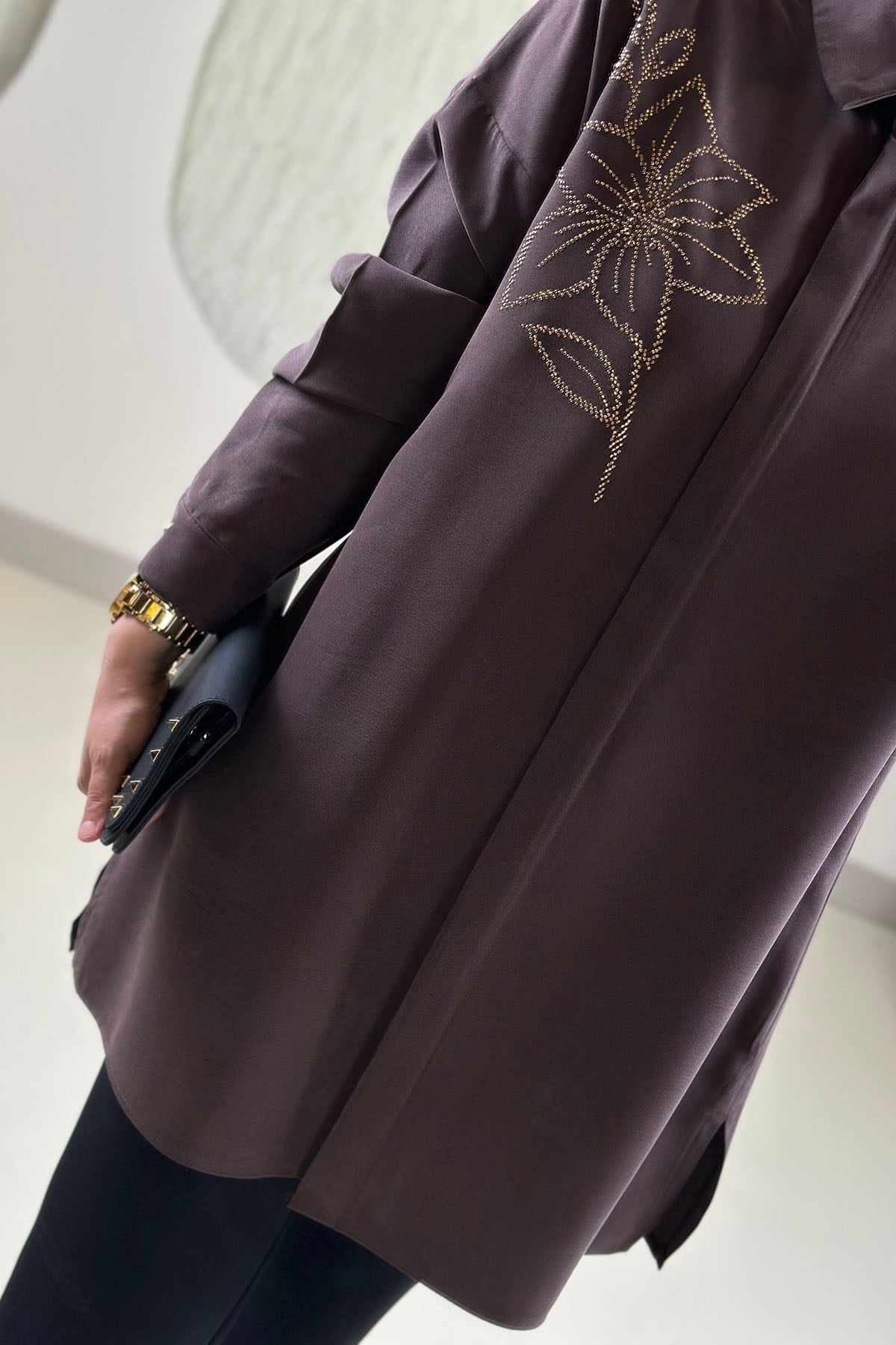 Tesettür Tunik ModelleriModal Tensel Önü Düğmeli Taş Detaylı Kadın Tunik Kahverengi KADO 268200