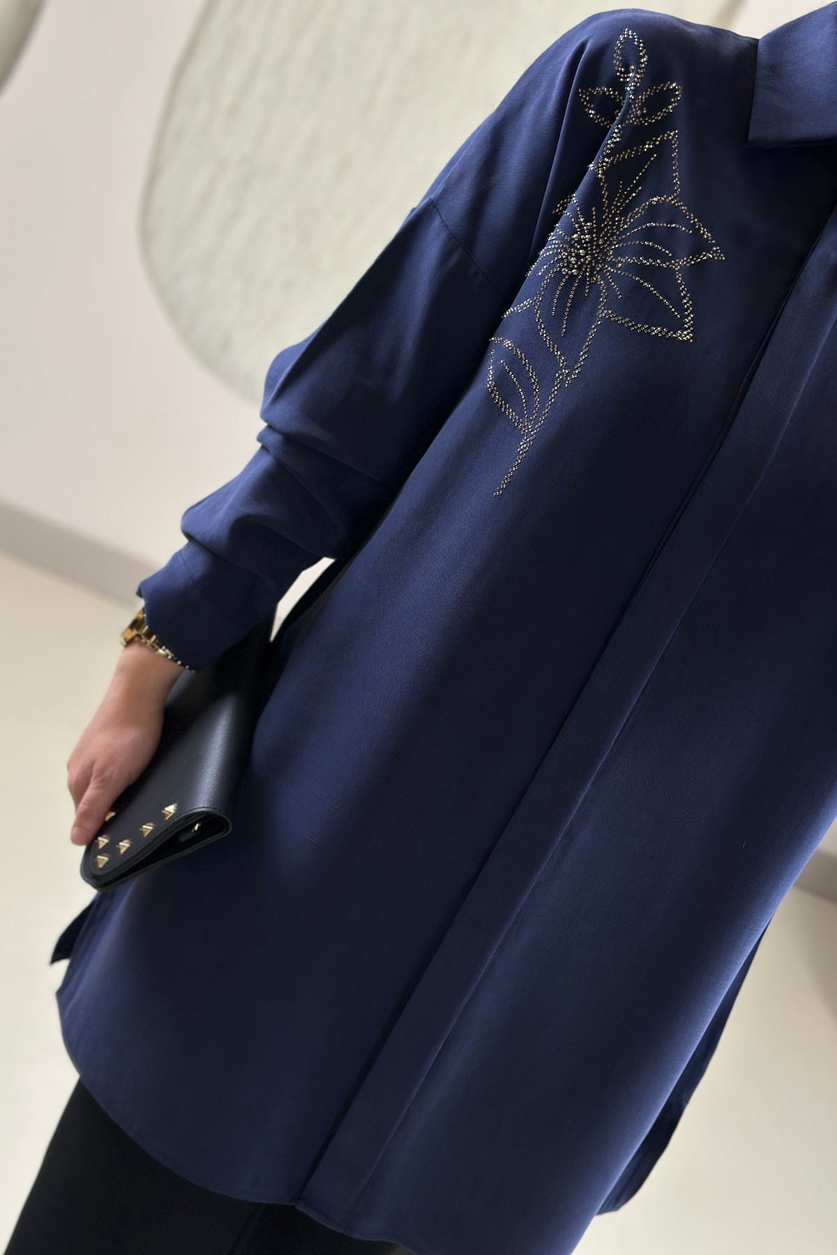 Tesettür Tunik ModelleriModal Tensel Önü Düğmeli Taş Detaylı Kadın Tunik Lacivert KADO 268200