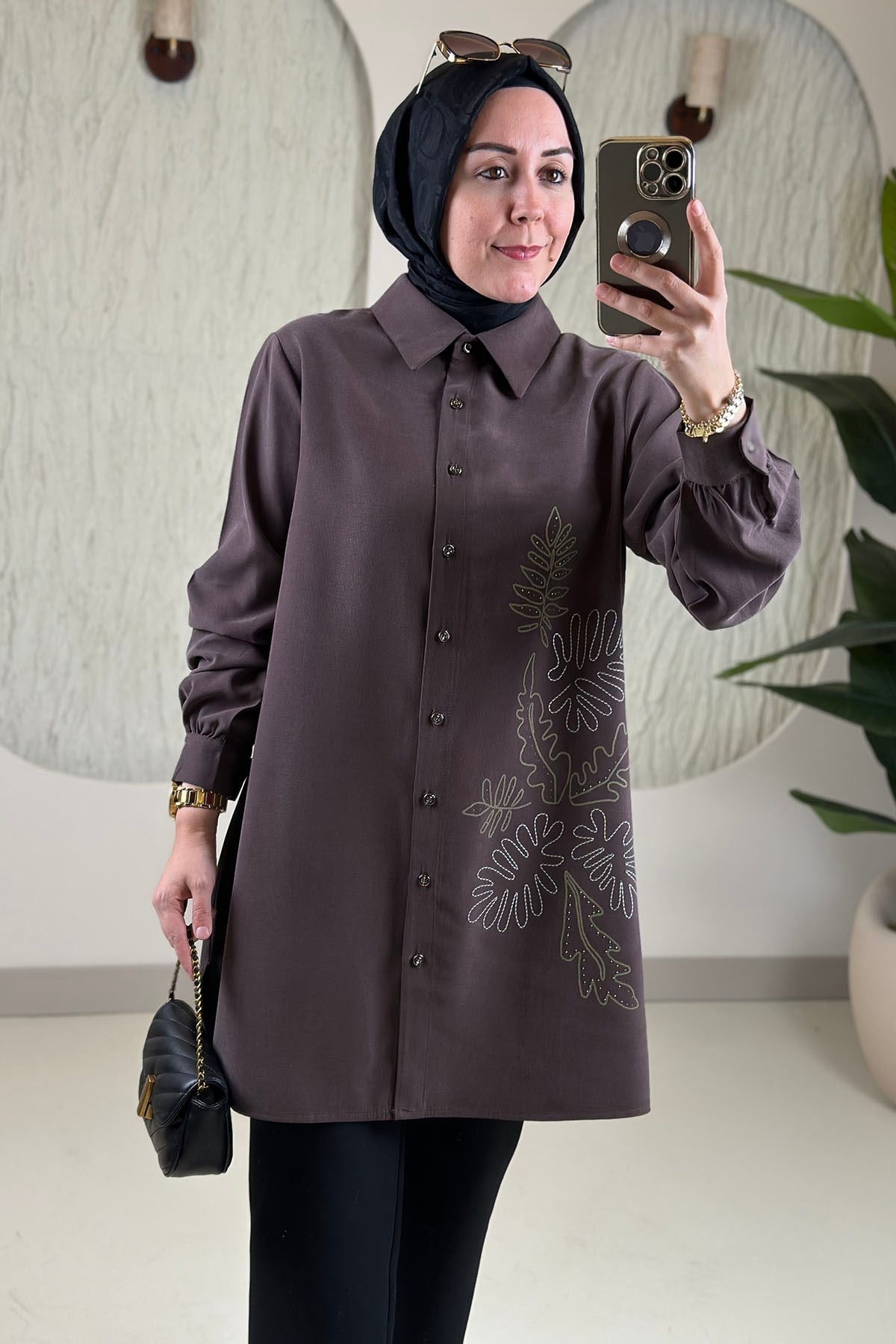 Tesettür Tunik ModelleriModal Tensel Önü Düğmeli Nakış ve Taş Detaylı Kadın Tunik Kahverengi KADO 268358
