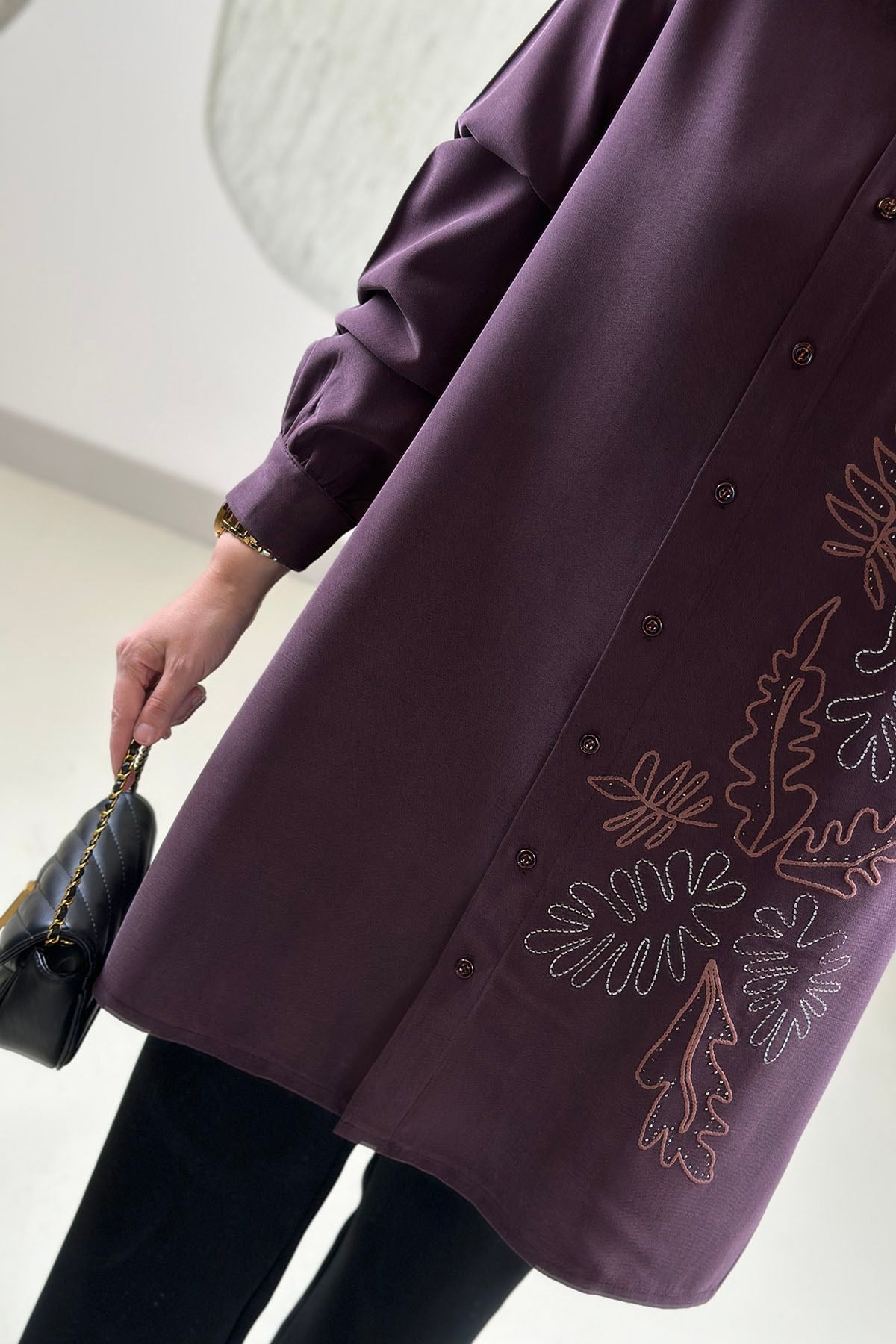 Tesettür Tunik ModelleriModal Tensel Önü Düğmeli Nakış ve Taş Detaylı Kadın Tunik Mürdüm KADO 268358