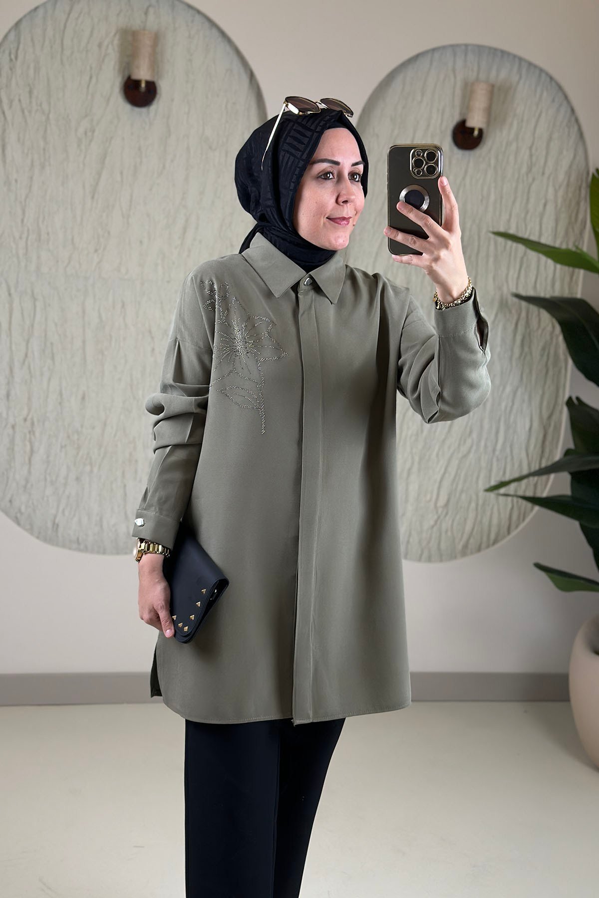 Tesettür Tunik ModelleriModal Tensel Önü Düğmeli Taş Detaylı Kadın Tunik Yeşil KADO 268200