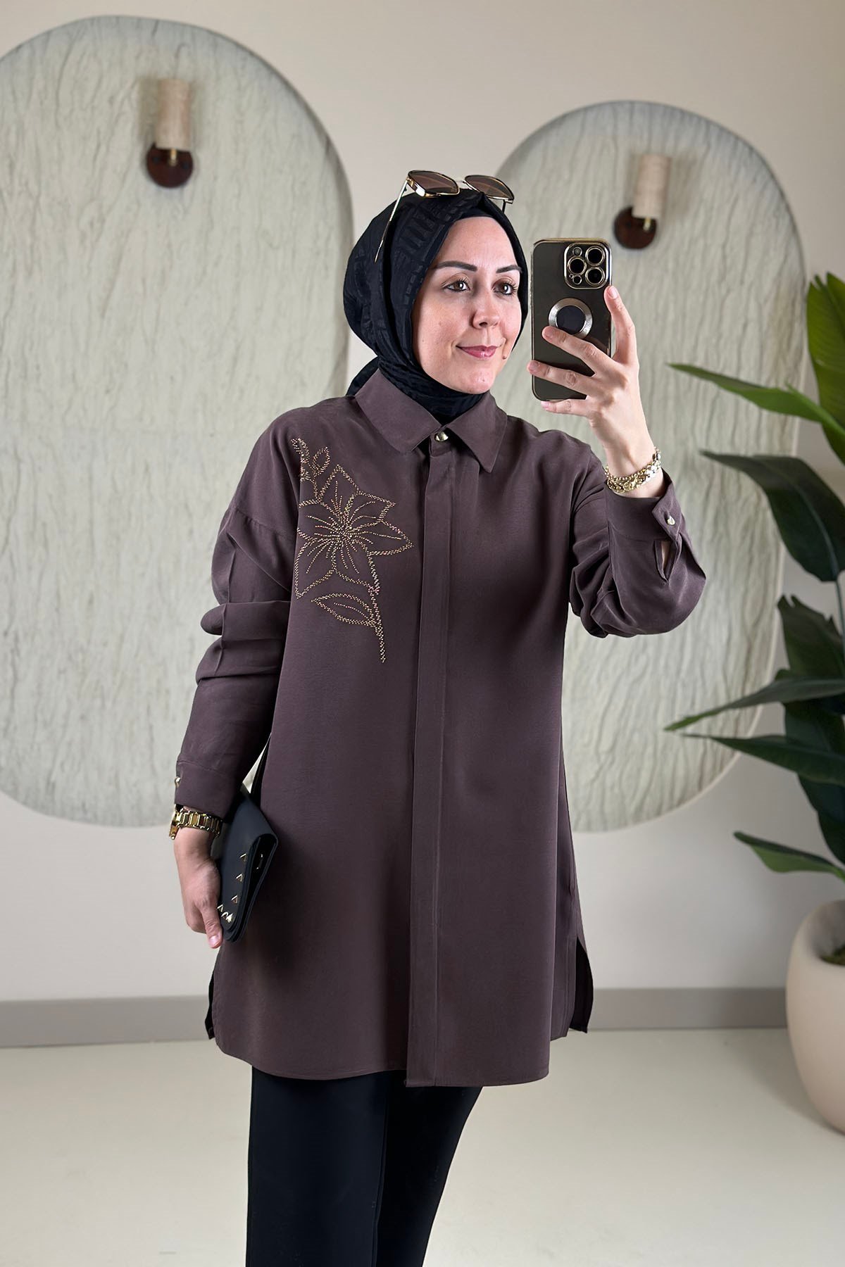 Tesettür Tunik ModelleriModal Tensel Önü Düğmeli Taş Detaylı Kadın Tunik Kahverengi KADO 268200