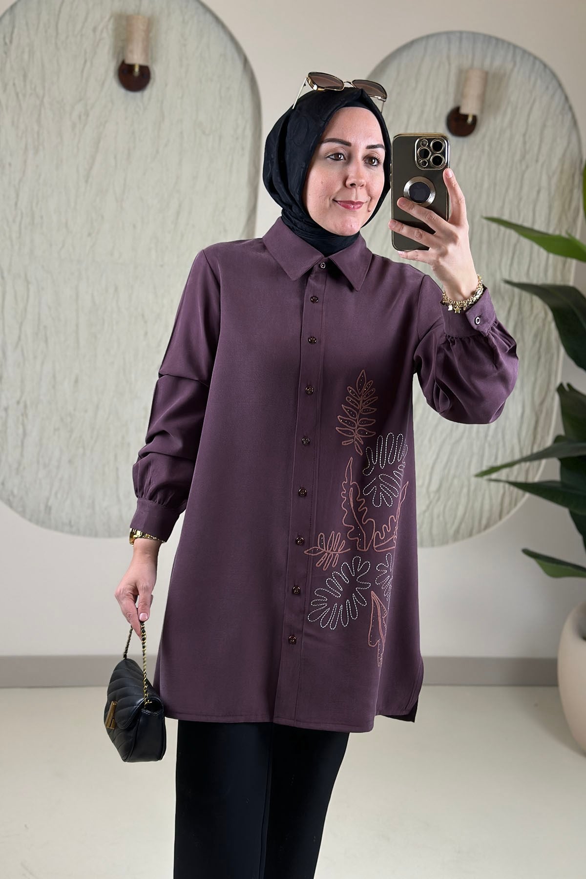 Tesettür Tunik ModelleriModal Tensel Önü Düğmeli Nakış ve Taş Detaylı Kadın Tunik Mürdüm KADO 268358