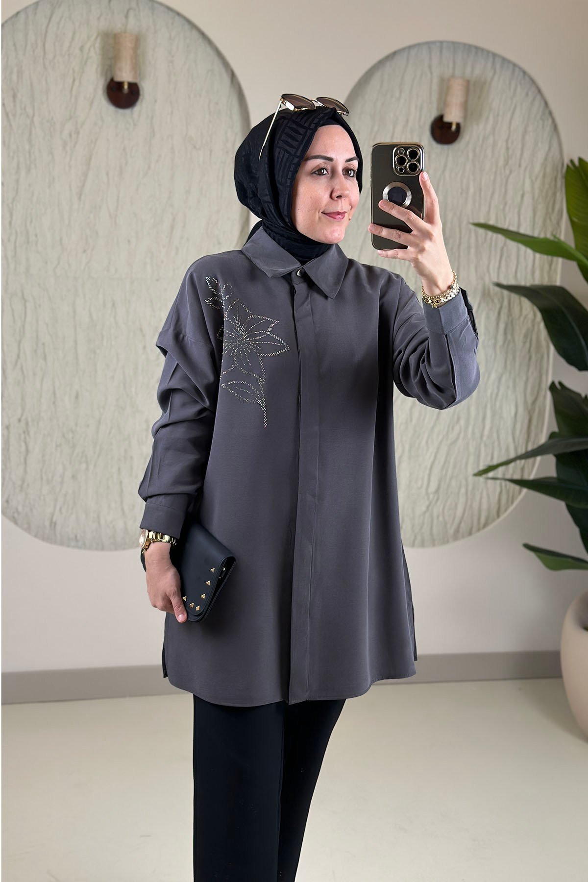 Tesettür Tunik ModelleriModal Tensel Önü Düğmeli Taş Detaylı Kadın Tunik Gri KADO 268200