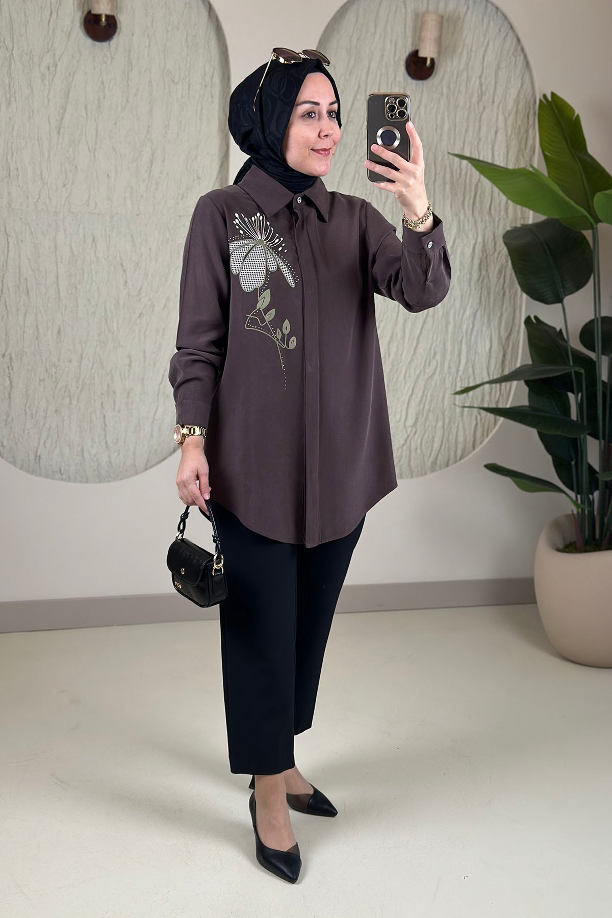 Tesettür Tunik ModelleriModal Tensel Önü Düğmeli Baskı Detaylı Kadın Tunik Kahverengi KADO 268352