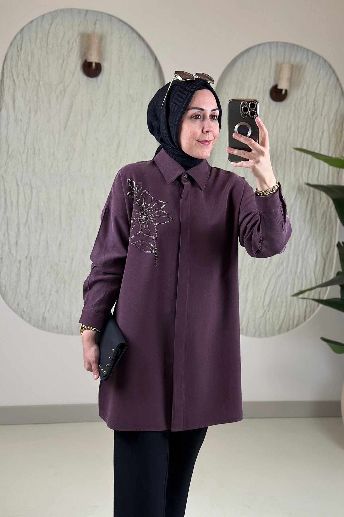 Tesettür Tunik ModelleriModal Tensel Önü Düğmeli Taş Detaylı Kadın Tunik Mürdüm KADO 268200