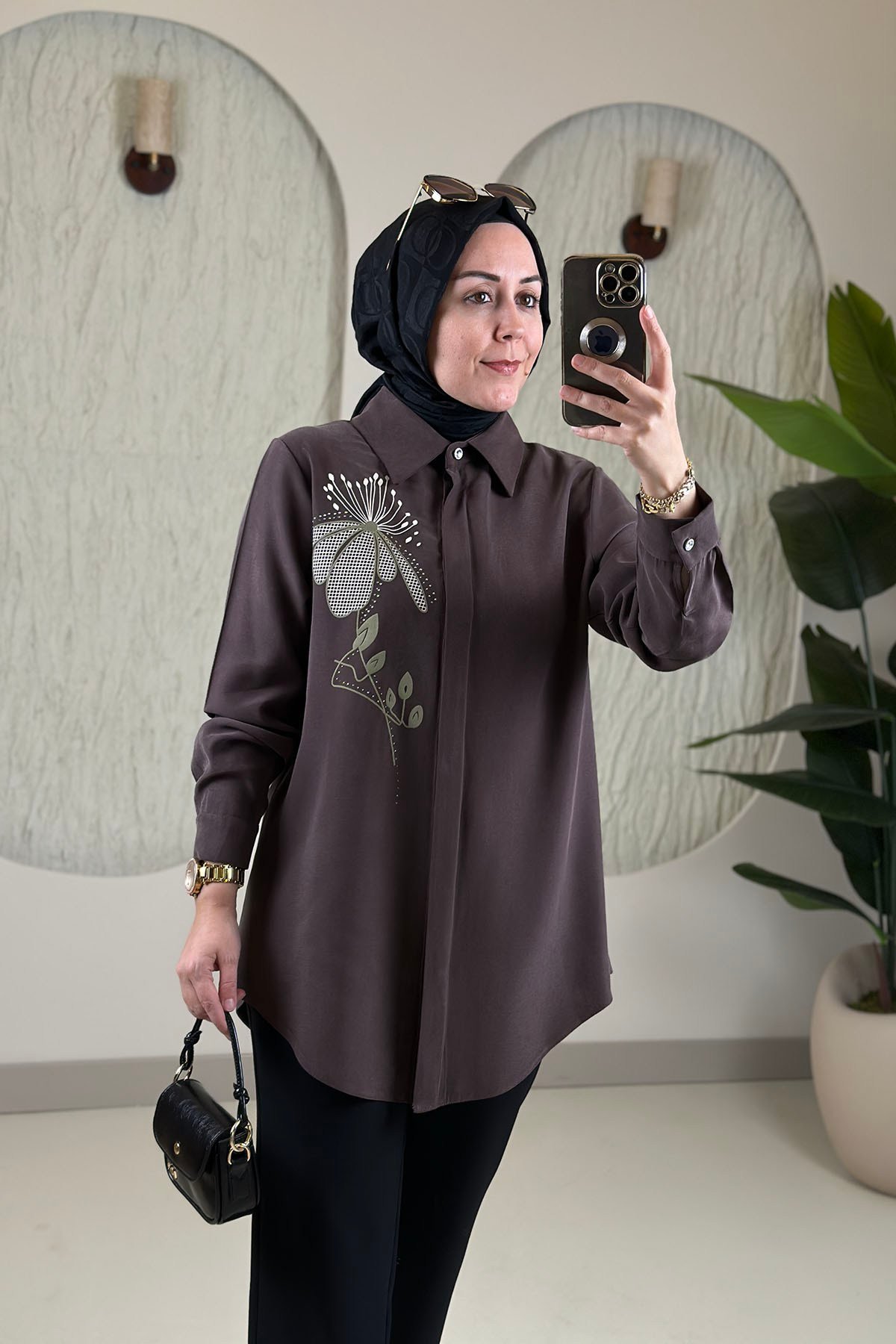 Tesettür Tunik ModelleriModal Tensel Önü Düğmeli Baskı Detaylı Kadın Tunik Kahverengi KADO 268352