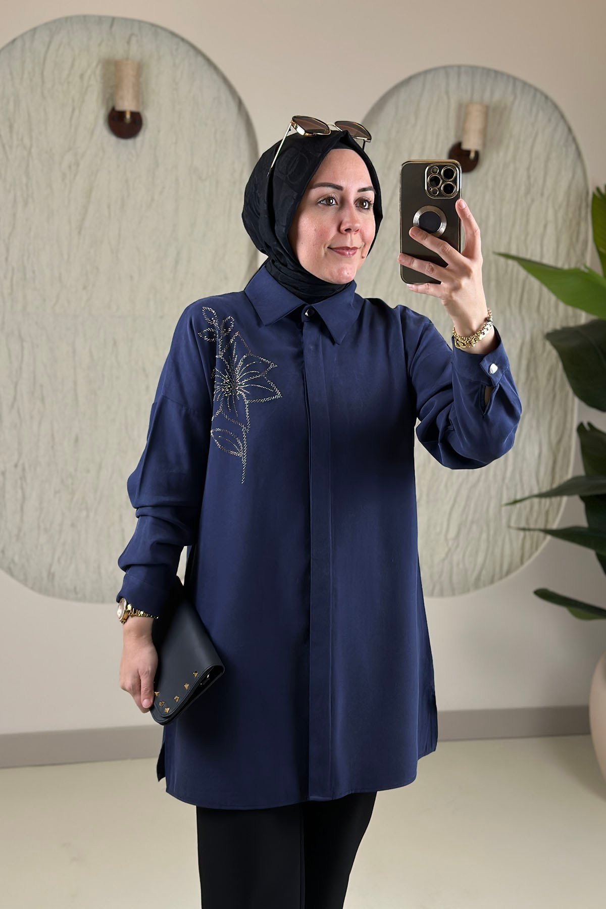 Tesettür Tunik ModelleriModal Tensel Önü Düğmeli Taş Detaylı Kadın Tunik Lacivert KADO 268200