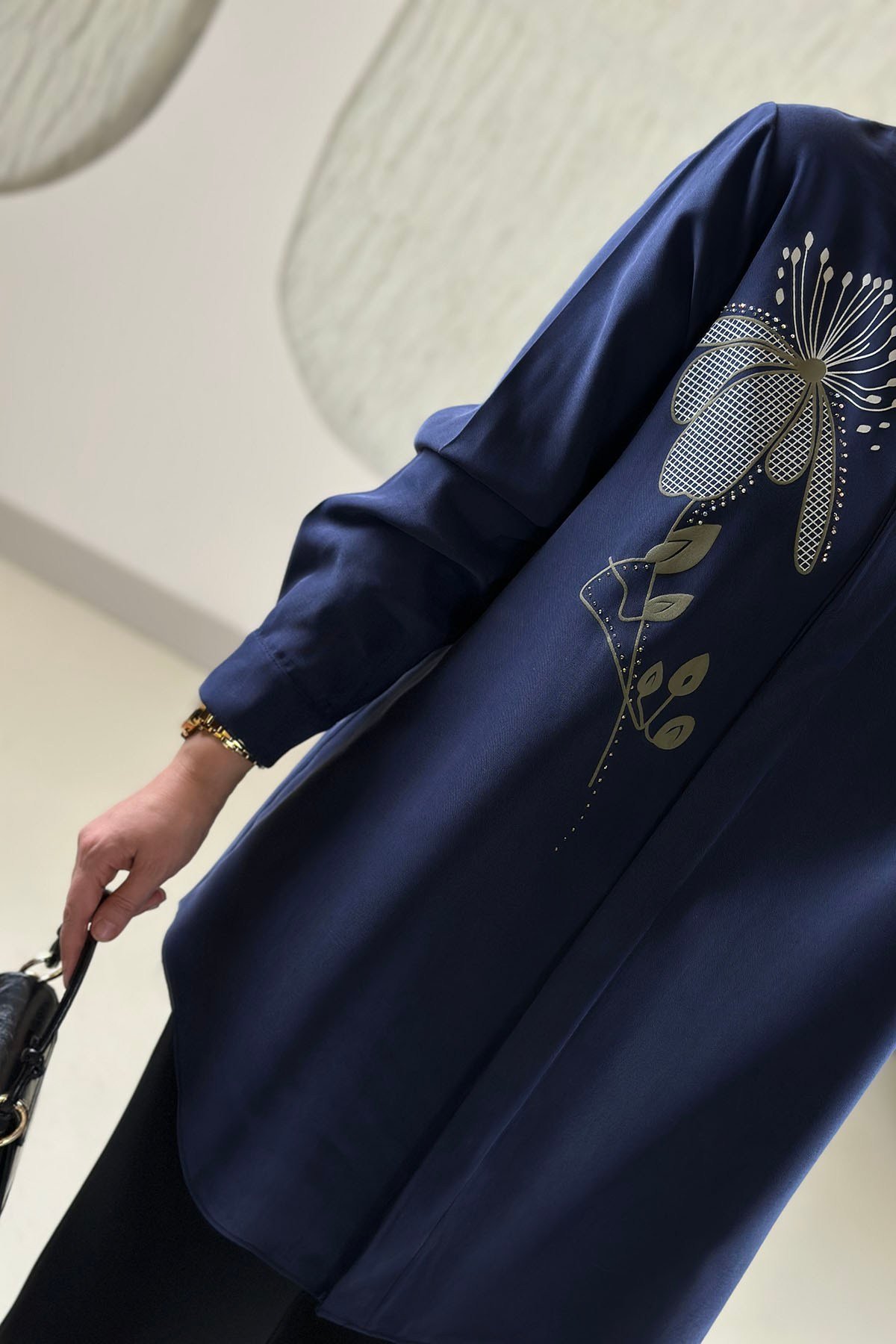 Tesettür Tunik ModelleriModal Tensel Önü Düğmeli Baskı Detaylı Kadın Tunik Lacivert KADO 268352