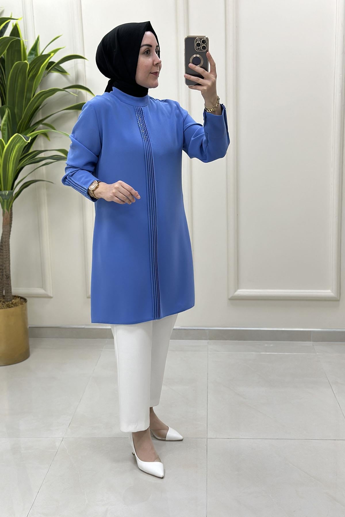 Tesettür Tunik ModelleriÖn ve Kol Çimalı Taş Detaylı Kadın Tunik Mavi HYA 1525