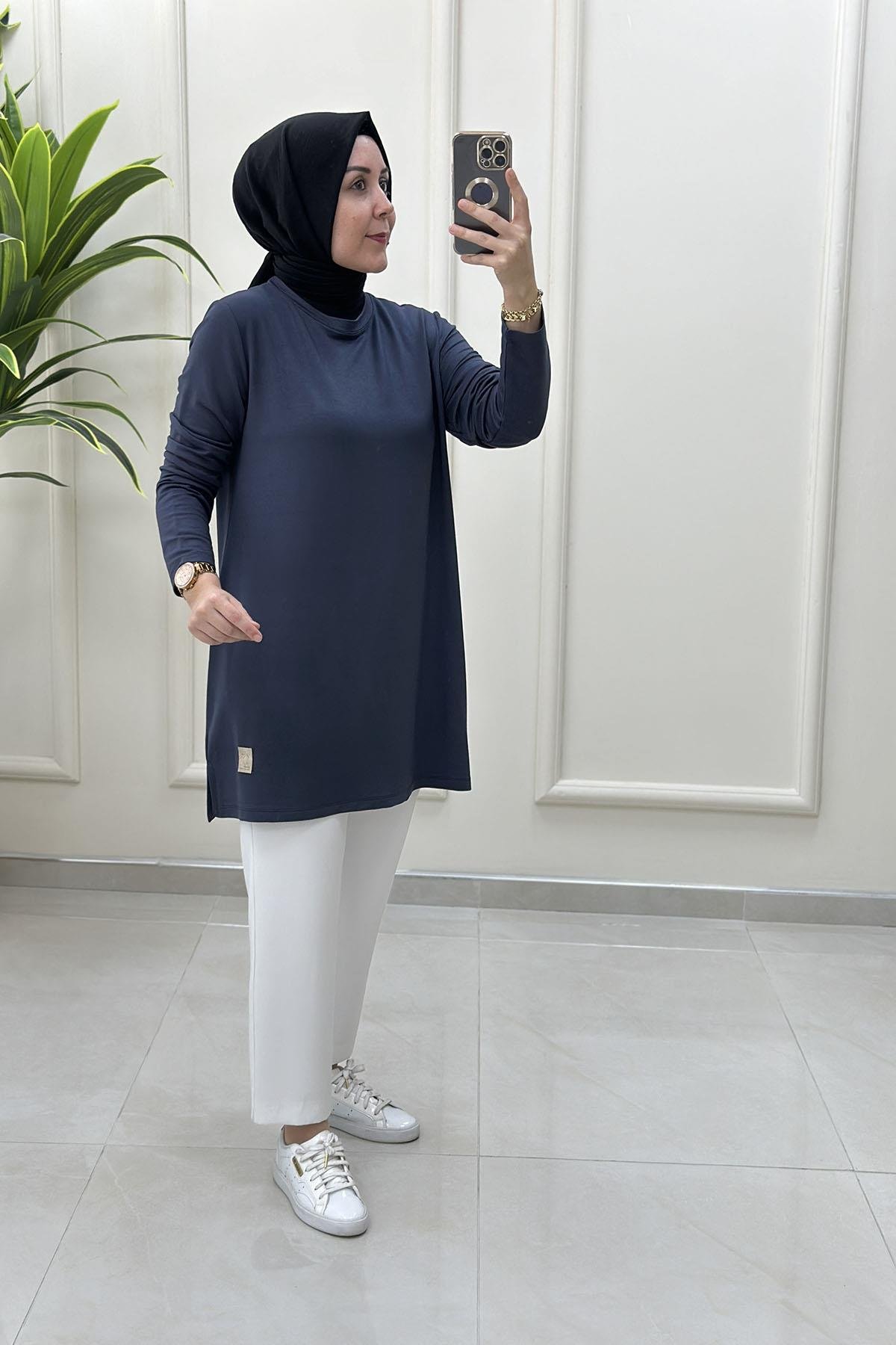 Tesettür Tunik ModelleriÖnü Armalı Spor Kadın Tunik Antrasit KADO 9218