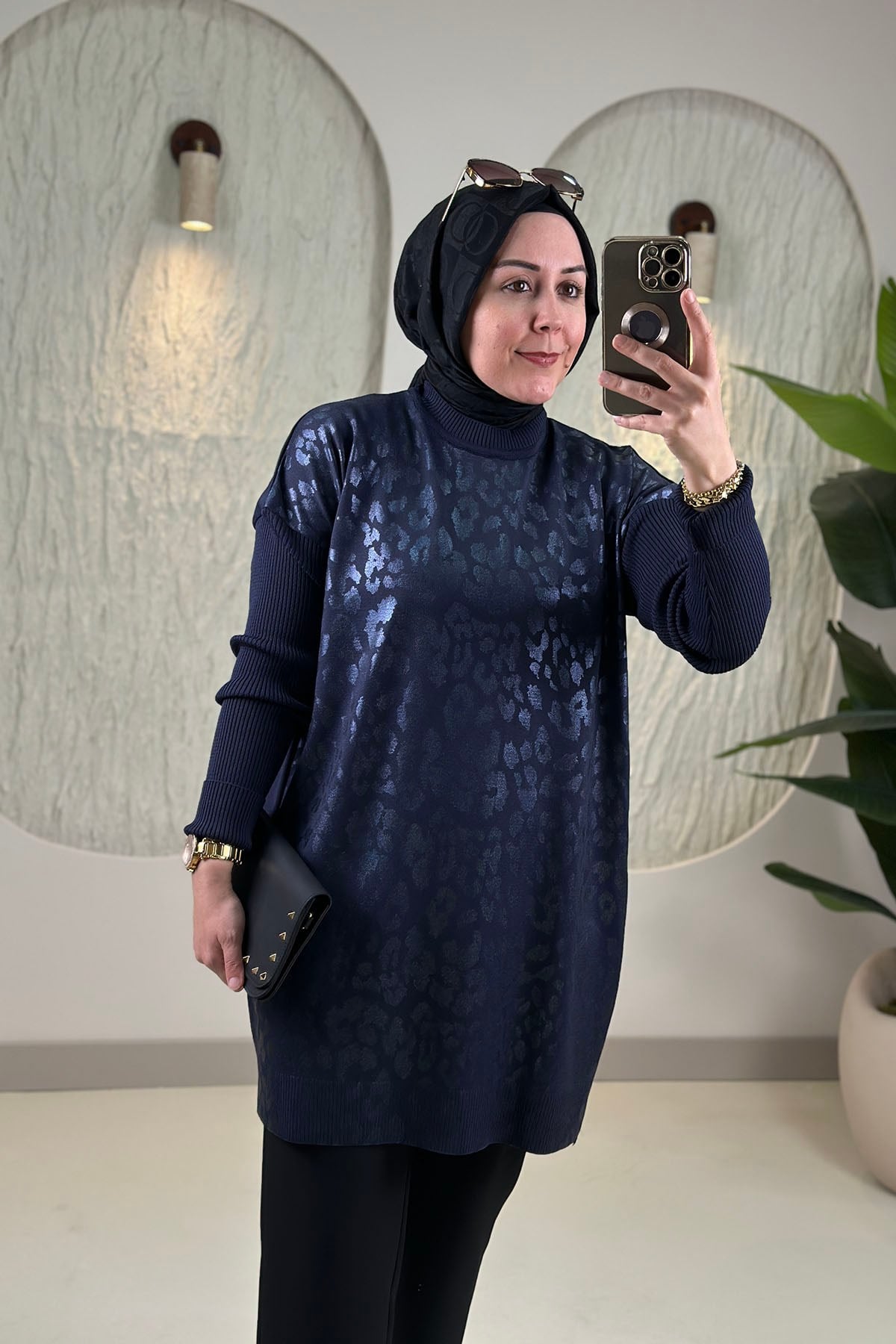 Tesettür Tunik ModelleriÖnü Baskı Desenli Düşük Omuz Kadın Triko Tunik Lacivert BLG 15063