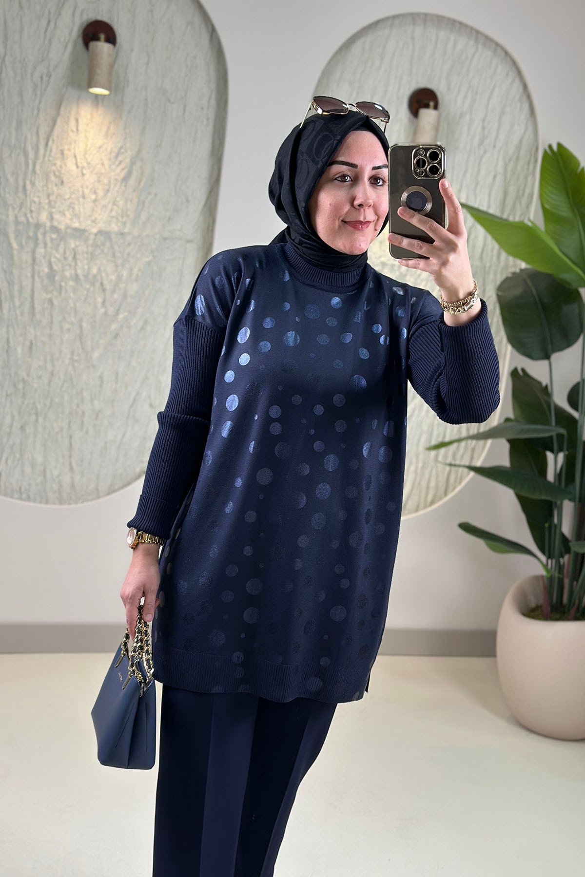 Tesettür Tunik ModelleriÖnü Baskı Desenli Düşük Omuz Kadın Triko Tunik Lacivert BLG 15283