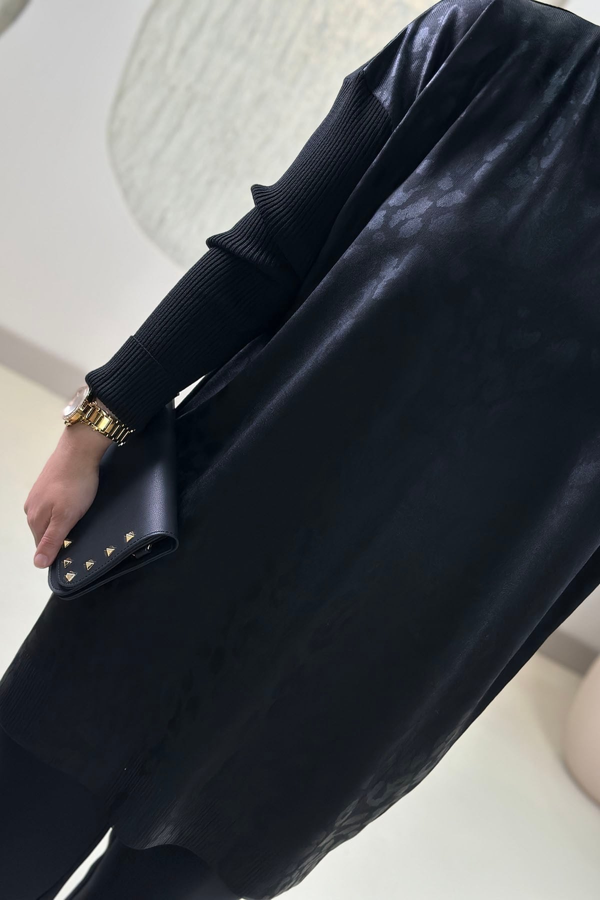 Tesettür Tunik ModelleriÖnü Baskı Desenli Düşük Omuz Kadın Triko Tunik Siyah BLG 15063