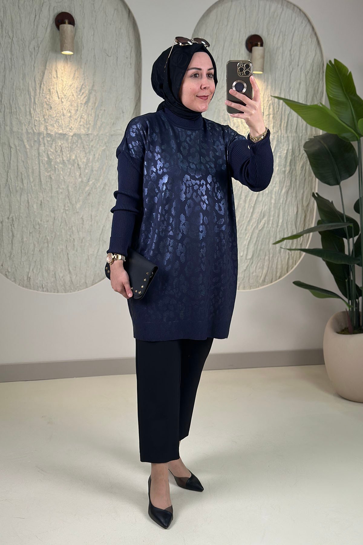 Tesettür Tunik ModelleriÖnü Baskı Desenli Düşük Omuz Kadın Triko Tunik Lacivert BLG 15063