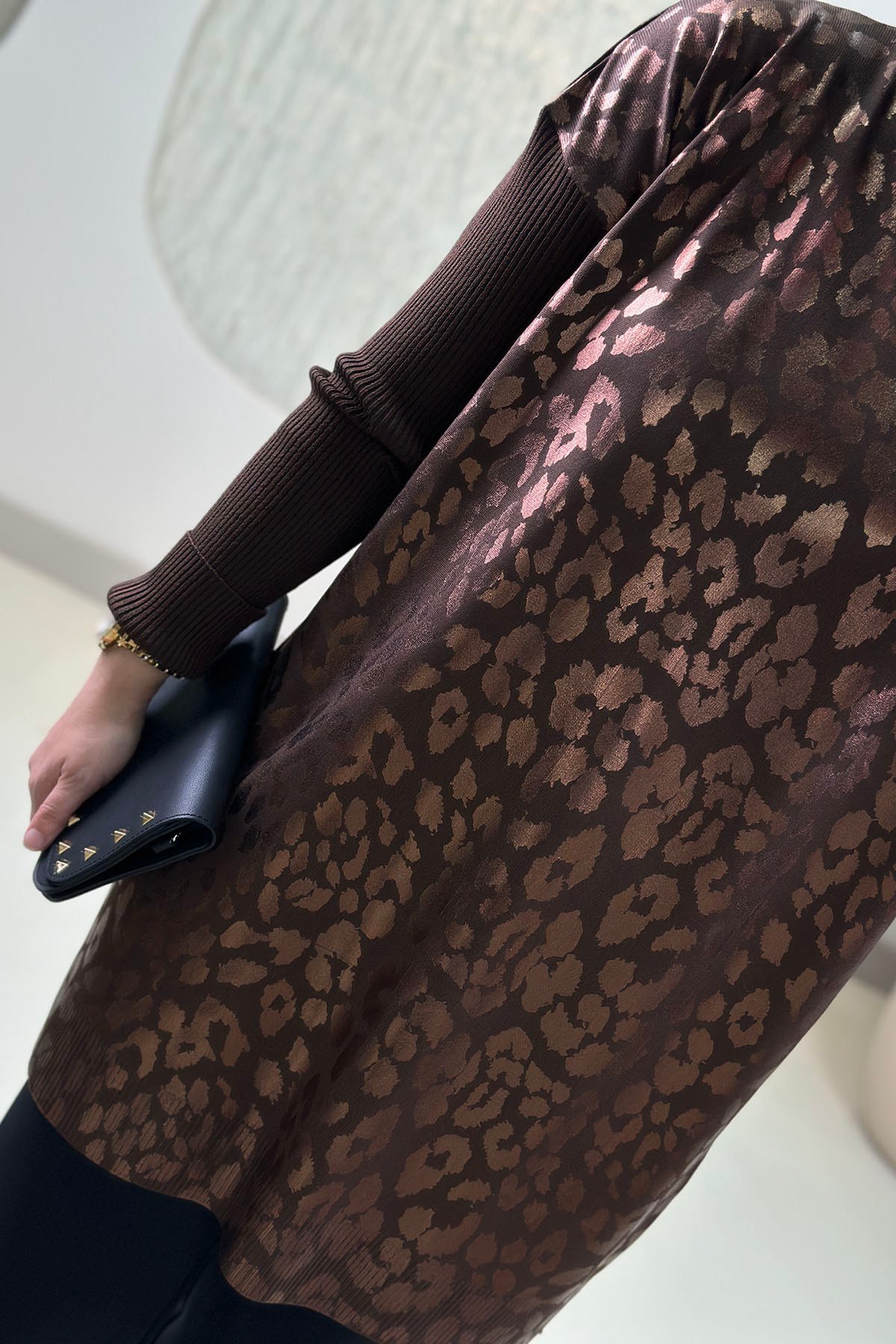 Tesettür Tunik ModelleriÖnü Baskı Desenli Düşük Omuz Kadın Triko Tunik Kahverengi BLG 15063