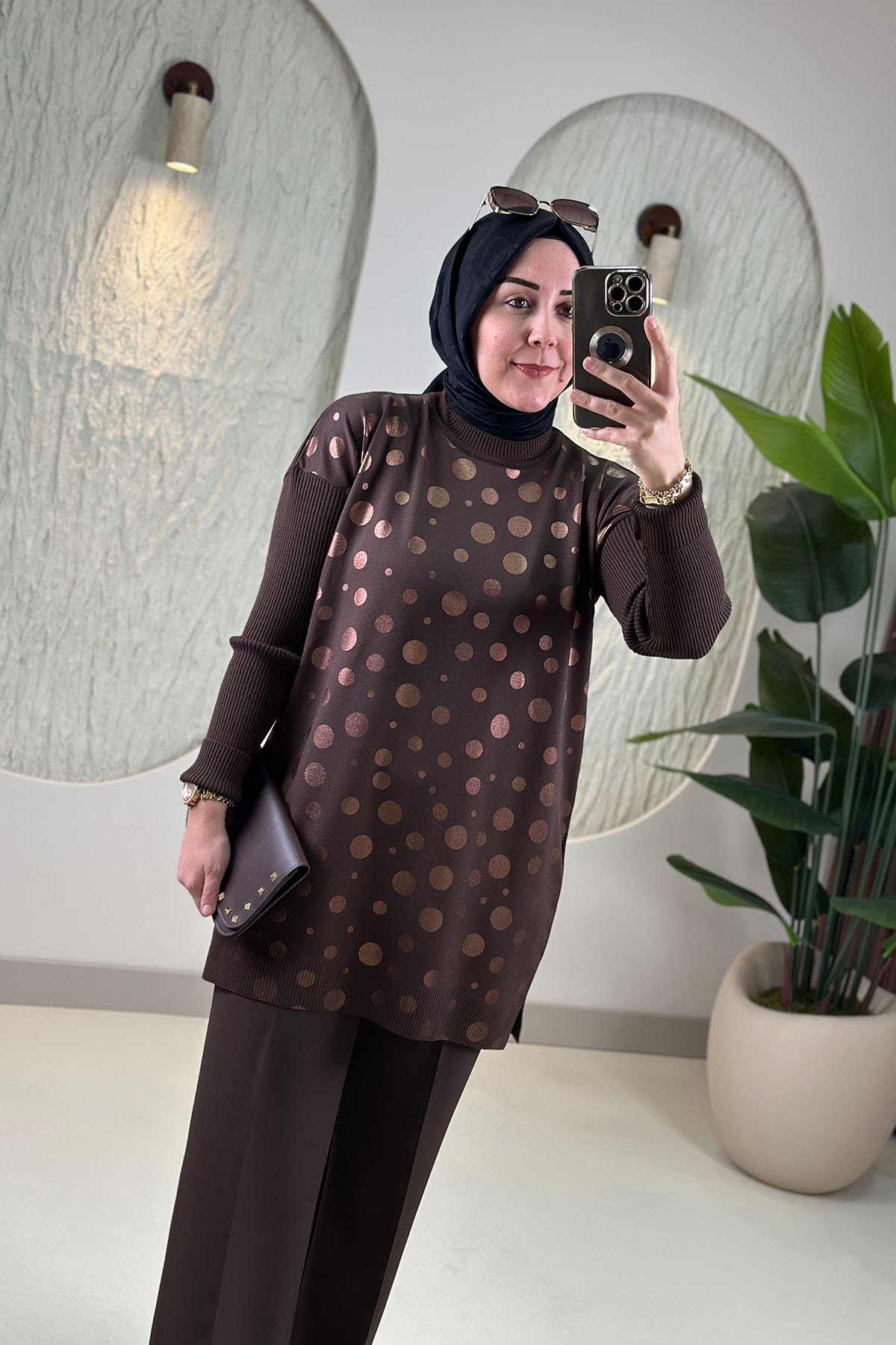 Tesettür Tunik ModelleriÖnü Baskı Desenli Düşük Omuz Kadın Triko Tunik Kahverengi BLG 15283