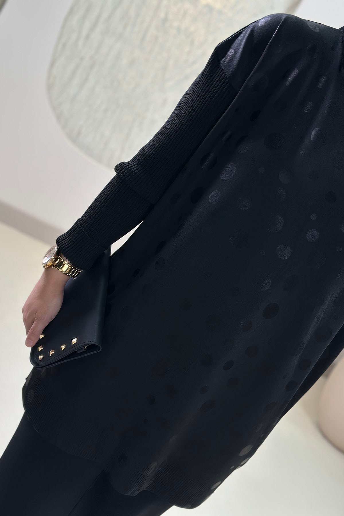 Tesettür Tunik ModelleriÖnü Baskı Desenli Düşük Omuz Kadın Triko Tunik Siyah BLG 15283