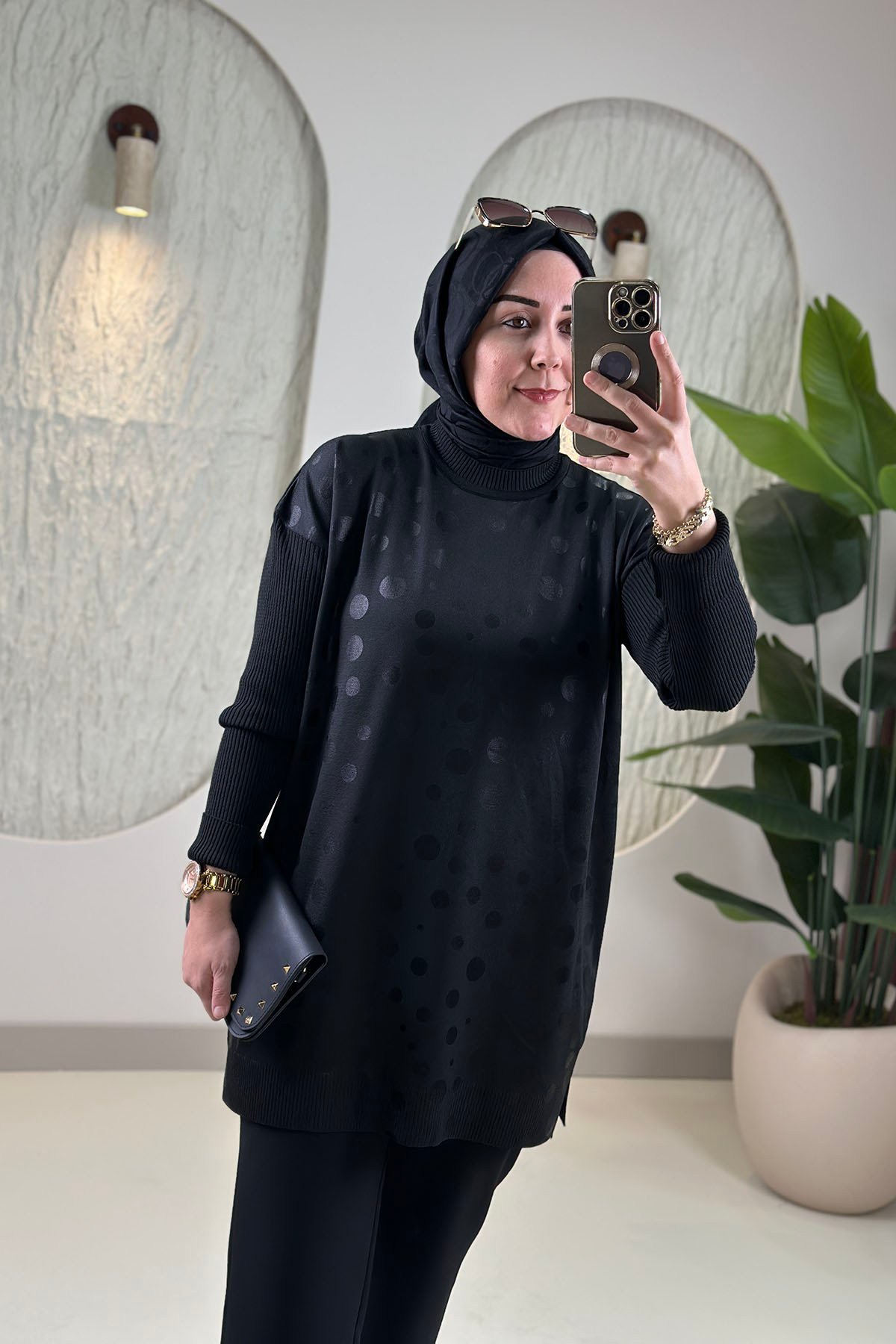 Tesettür Tunik ModelleriÖnü Baskı Desenli Düşük Omuz Kadın Triko Tunik Siyah BLG 15283