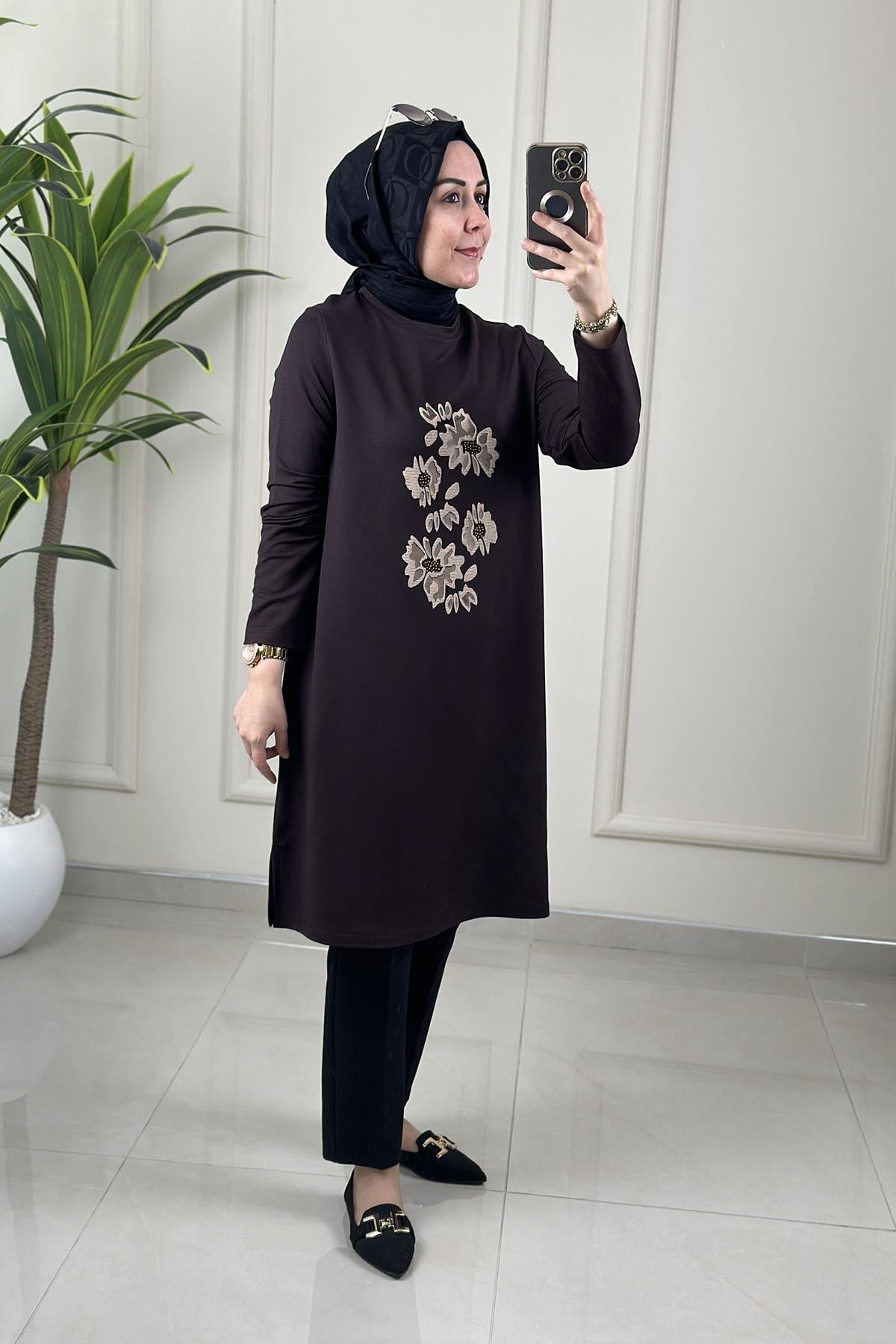 Tesettür Tunik ModelleriÖnü Baskı ve Taş Detaylı Kadın Tunik Kahverengi KADO 262912