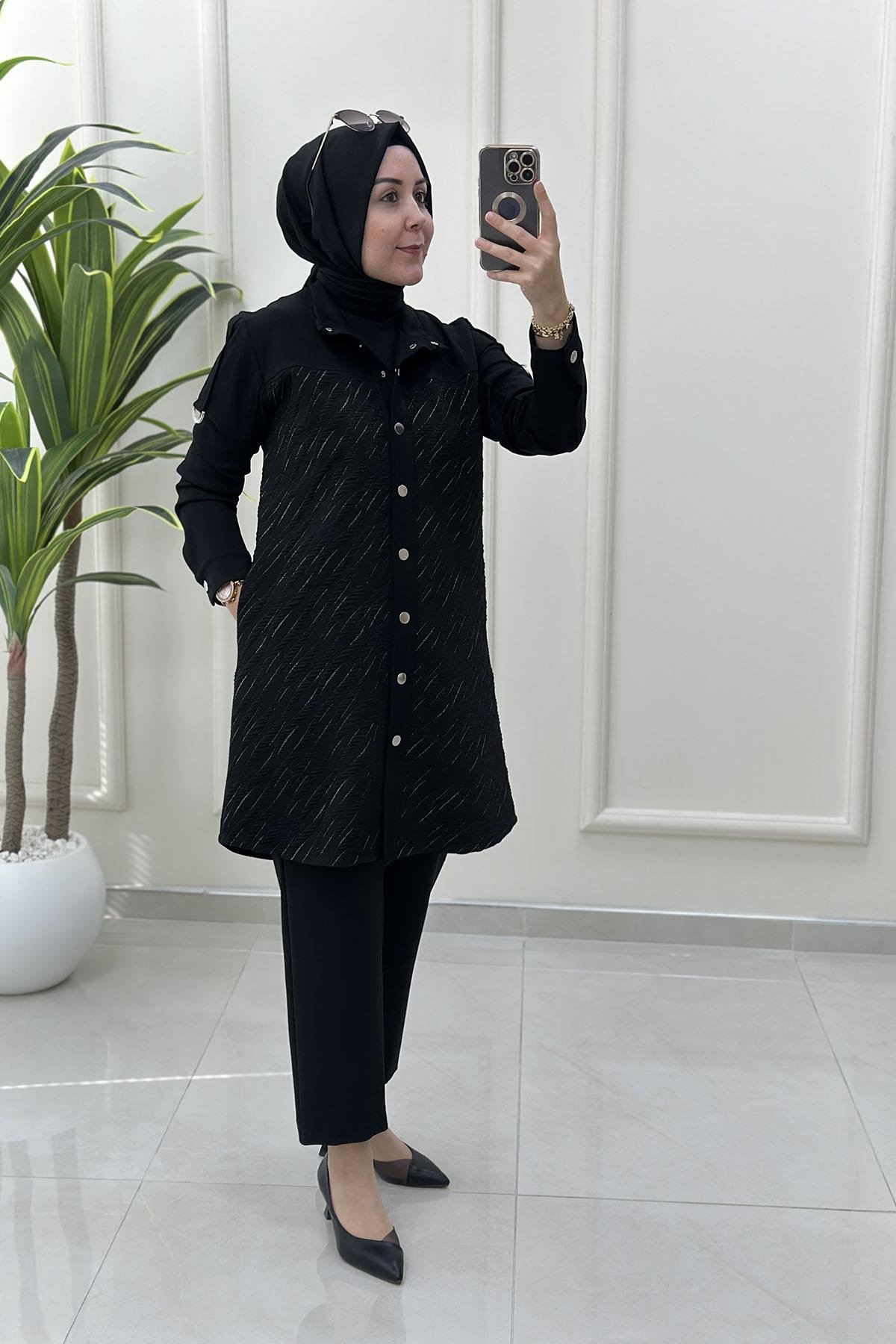 Tesettür Tunik ModelleriÖnü Çıtçıtlı Hakim Yaka Kadın Giyçık Tunik Siyah OZN 1139