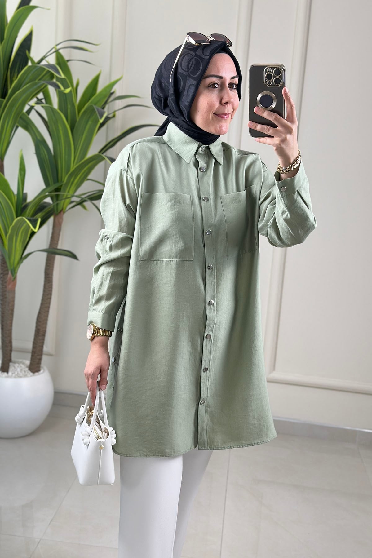 Tesettür Tunik ModelleriÖnü Çıtçıtlı Yanları Patlı Düşük Omuz Kadın Tunik Yeşil EYL 2086