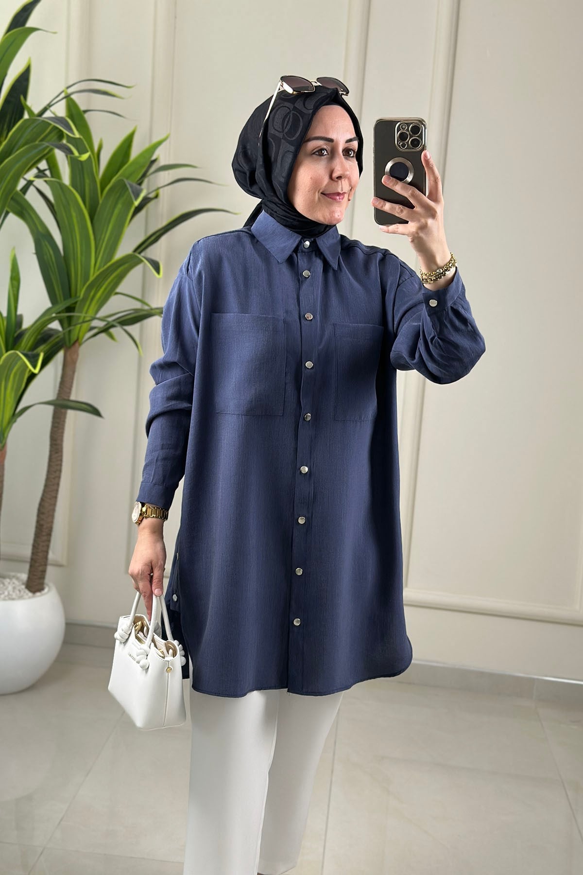 Tesettür Tunik ModelleriÖnü Çıtçıtlı Yanları Patlı Düşük Omuz Kadın Tunik Lacivert EYL 2086