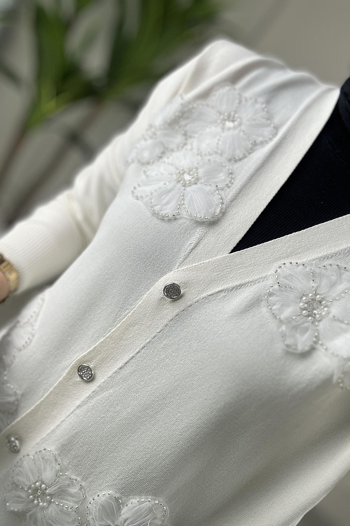 Tesettür Tunik ModelleriÖnü Düğmeli Çiçek Motifli Merserize Kadın Tunik Ekru SFF 145111