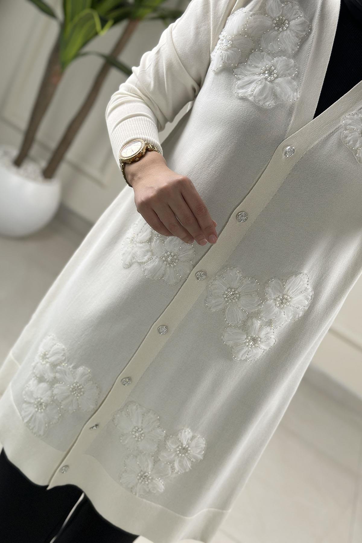 Tesettür Tunik ModelleriÖnü Düğmeli Çiçek Motifli Merserize Kadın Tunik Ekru SFF 145111