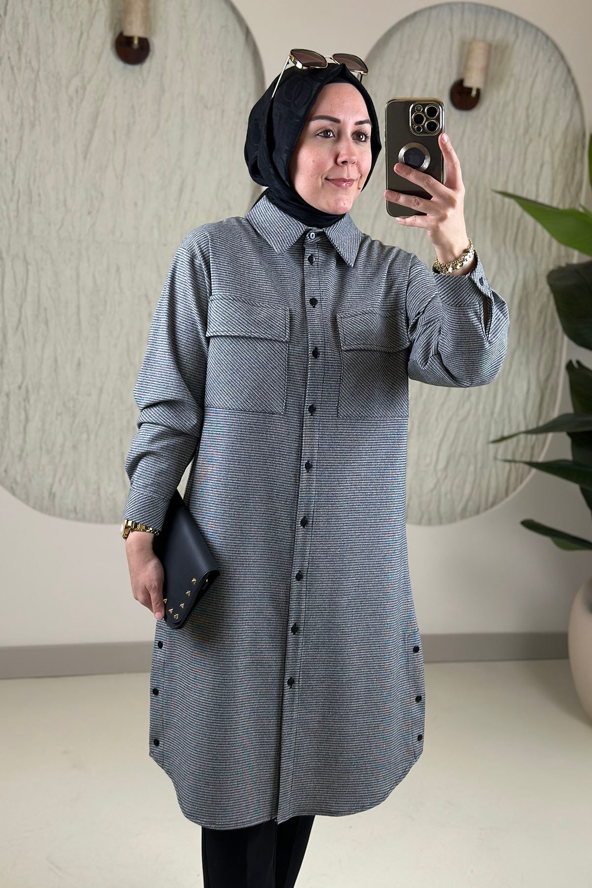 Tesettür Tunik ModelleriÖnü Düğmeli Desenli Kapak Cepli Kadın Tunik Siyah/Gri ALS 5002