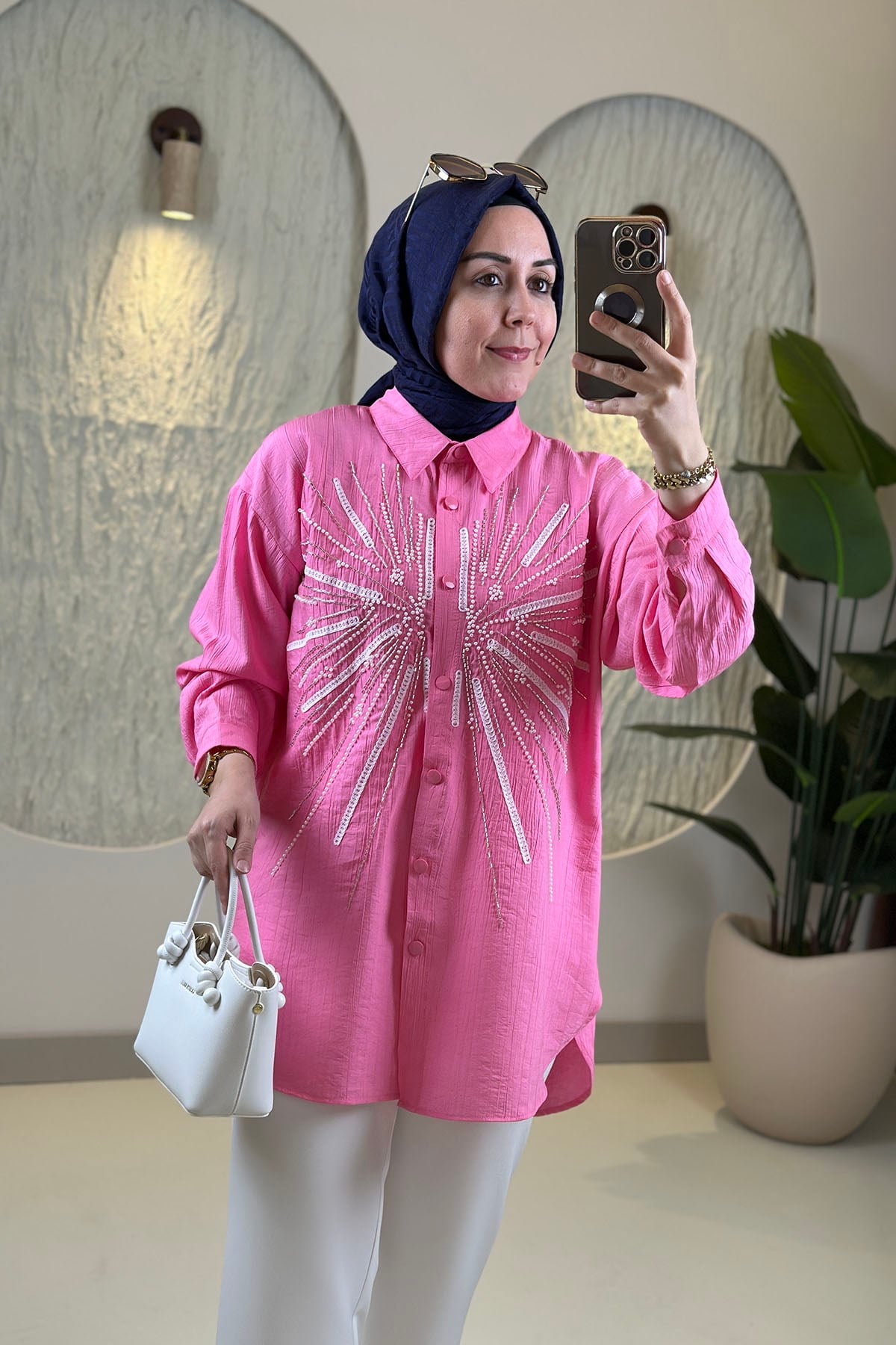 Tesettür Tunik ModelleriÖnü Düğmeli Düşük Omuz Boncuk İşlemeli Kadın Tunik Pembe GNR 254 
