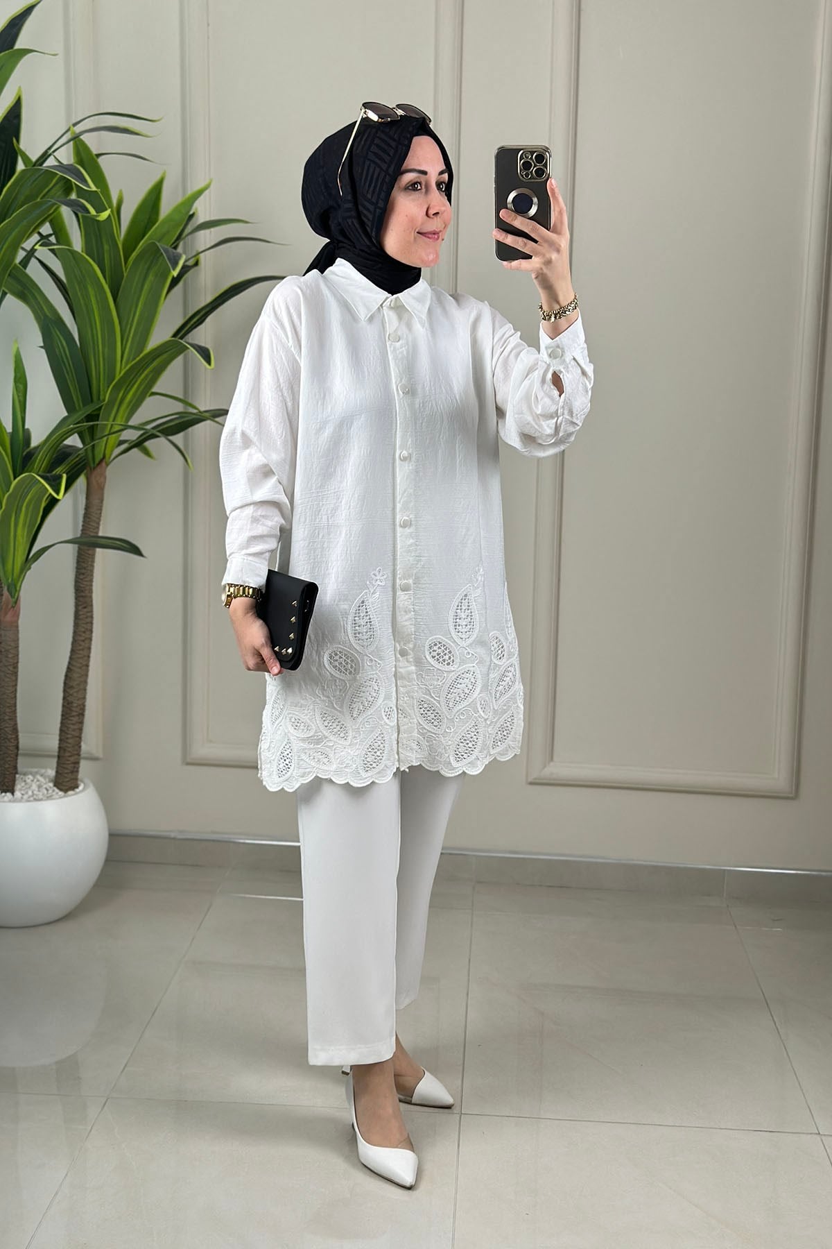 Tesettür Tunik ModelleriÖnü Düğmeli Düşük Omuz Örme Dantel Detaylı Kadın Tunik Ekru GNR 253