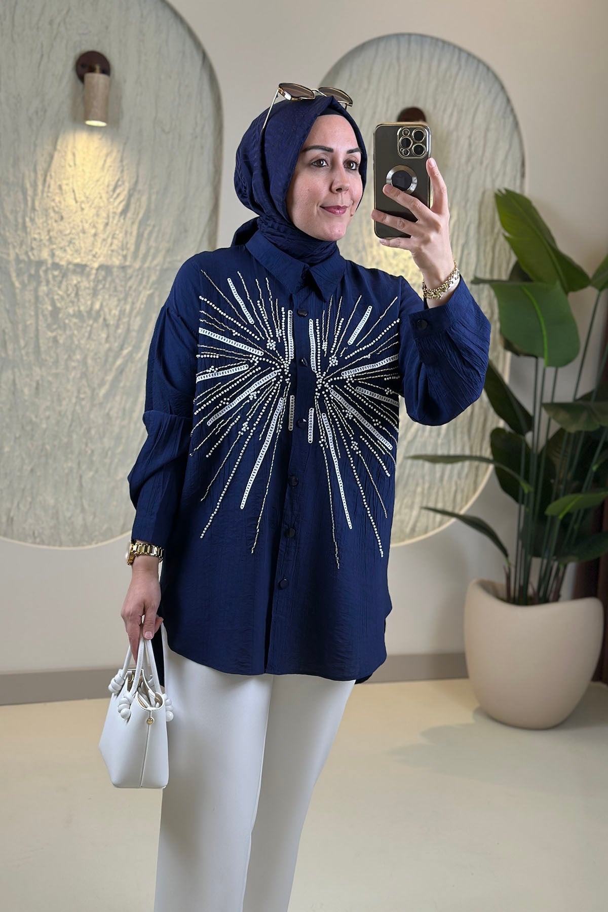 Tesettür Tunik ModelleriÖnü Düğmeli Düşük Omuz Boncuk İşlemeli Kadın Tunik Lacivert GNR 254 