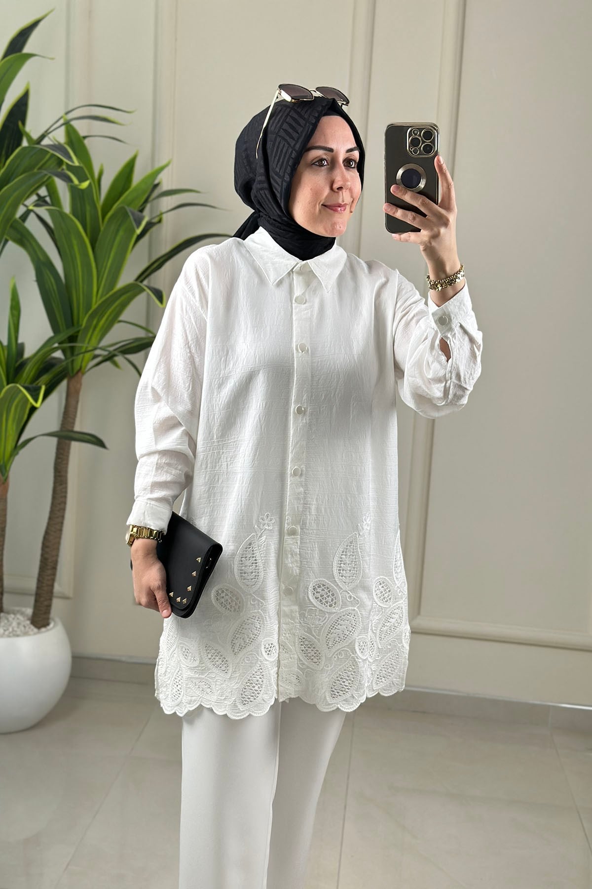 Tesettür Tunik ModelleriÖnü Düğmeli Düşük Omuz Örme Dantel Detaylı Kadın Tunik Ekru GNR 253